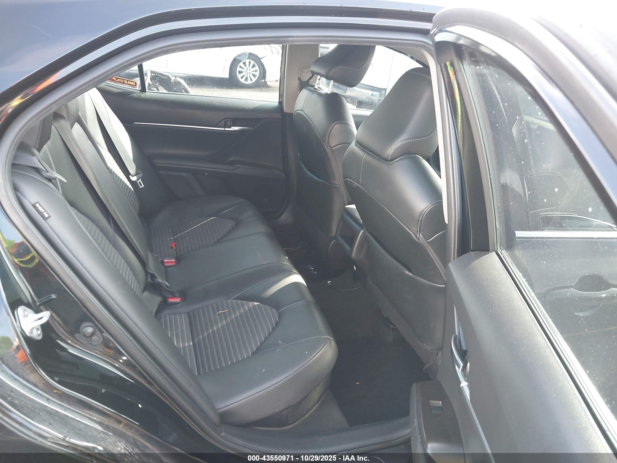 TOYOTA CAMRY image 8