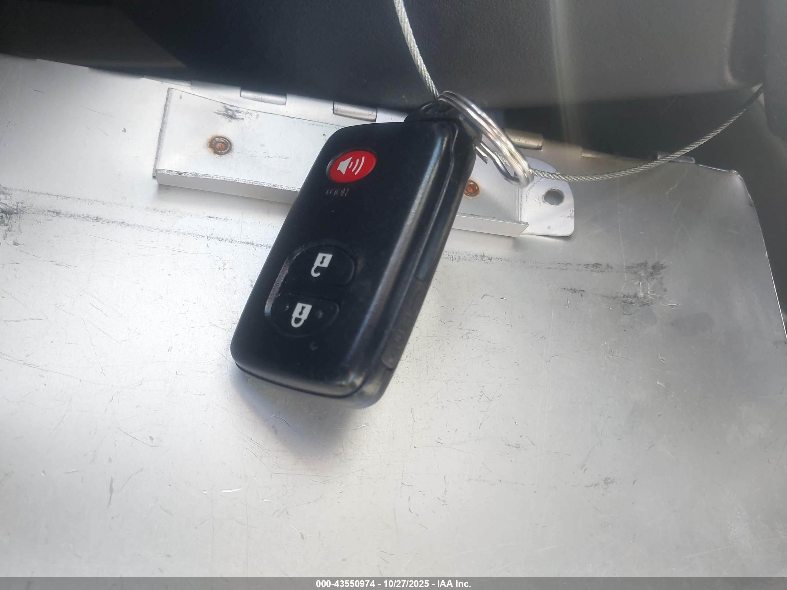 TOYOTA PRIUS image 11
