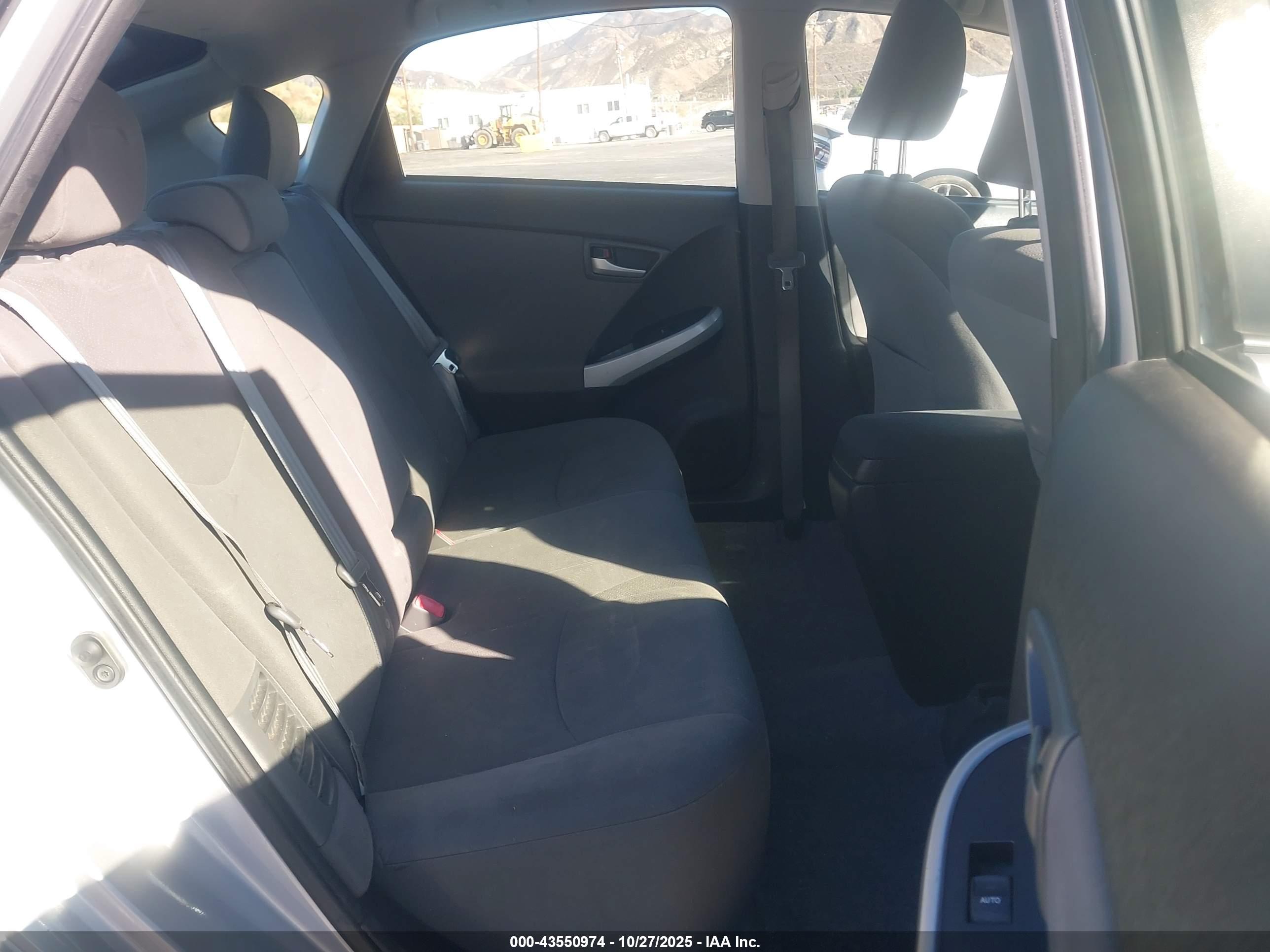 TOYOTA PRIUS image 8