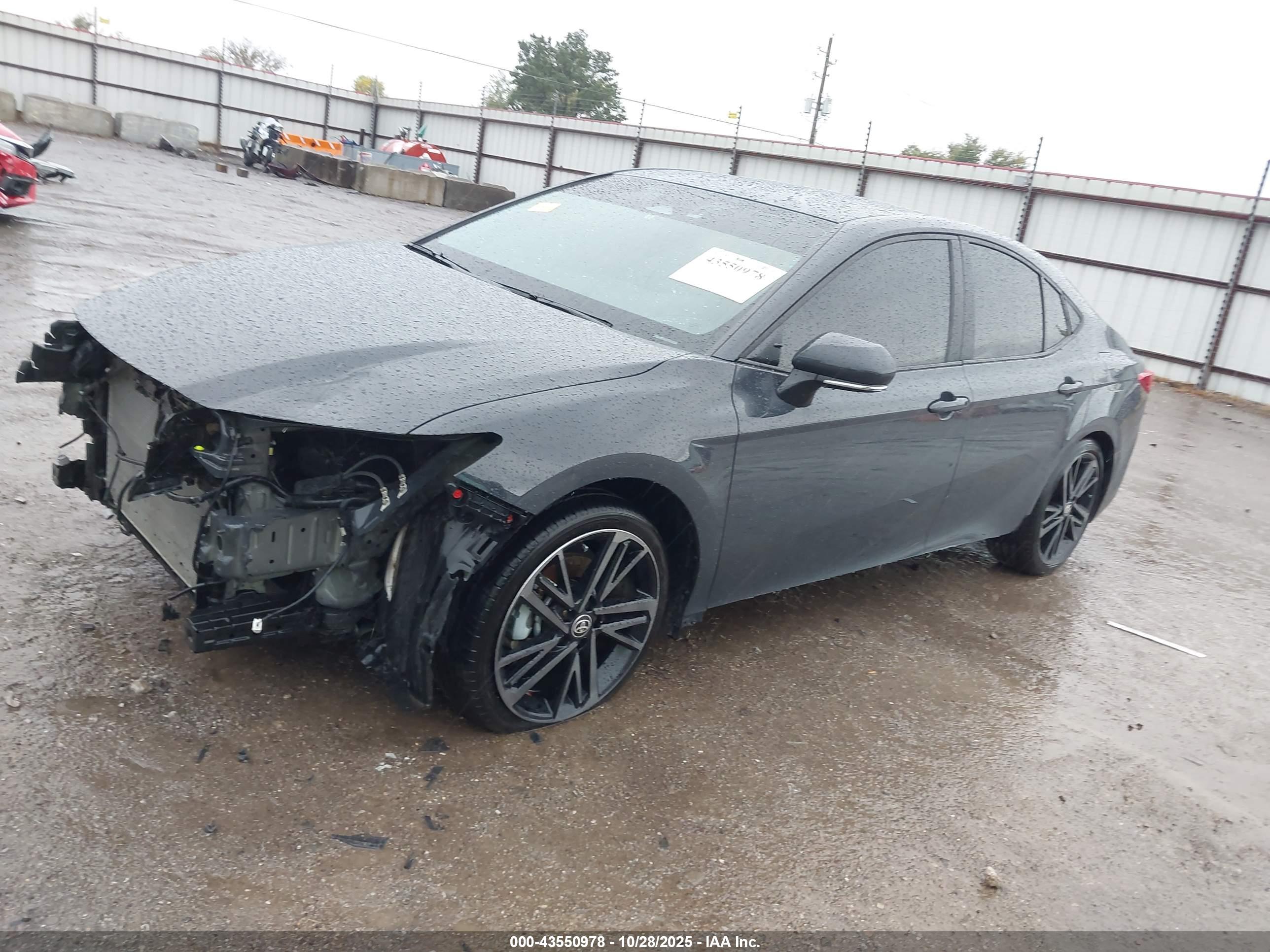 TOYOTA CAMRY image 2