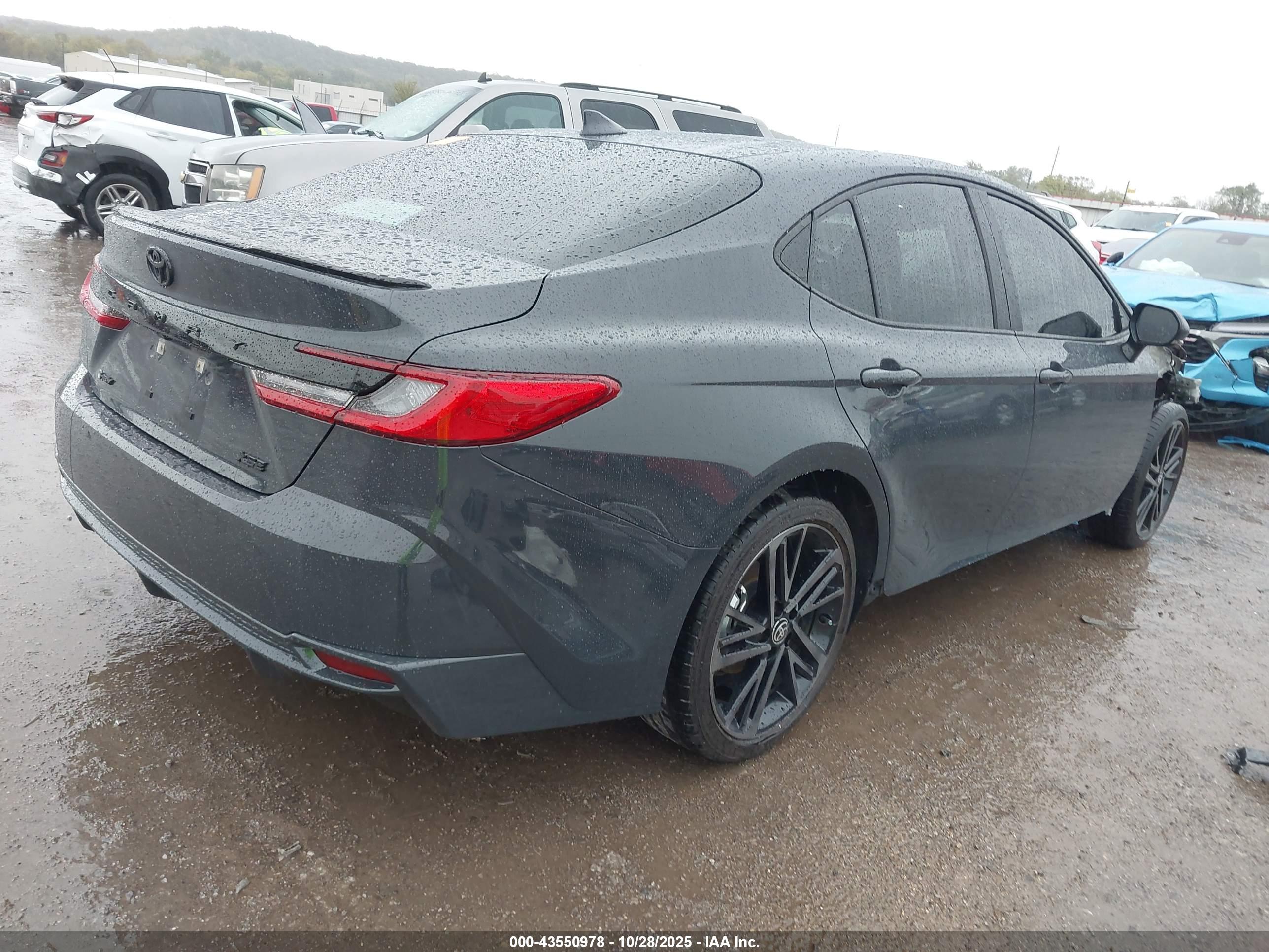 TOYOTA CAMRY image 4