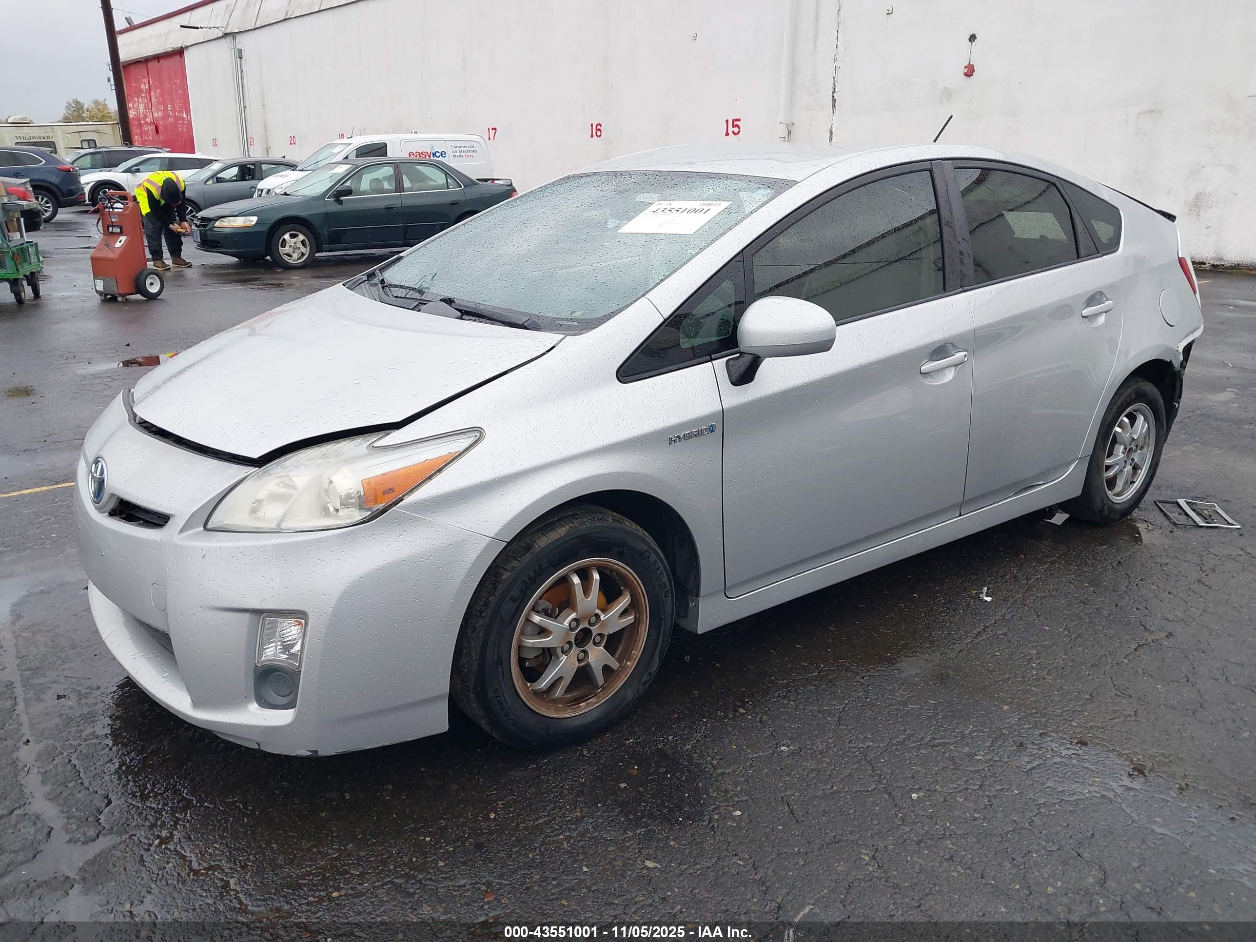 TOYOTA PRIUS image 2