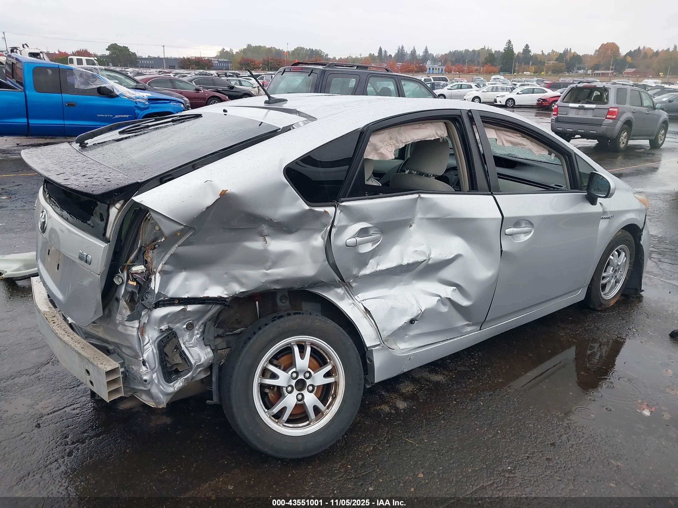 TOYOTA PRIUS image 6