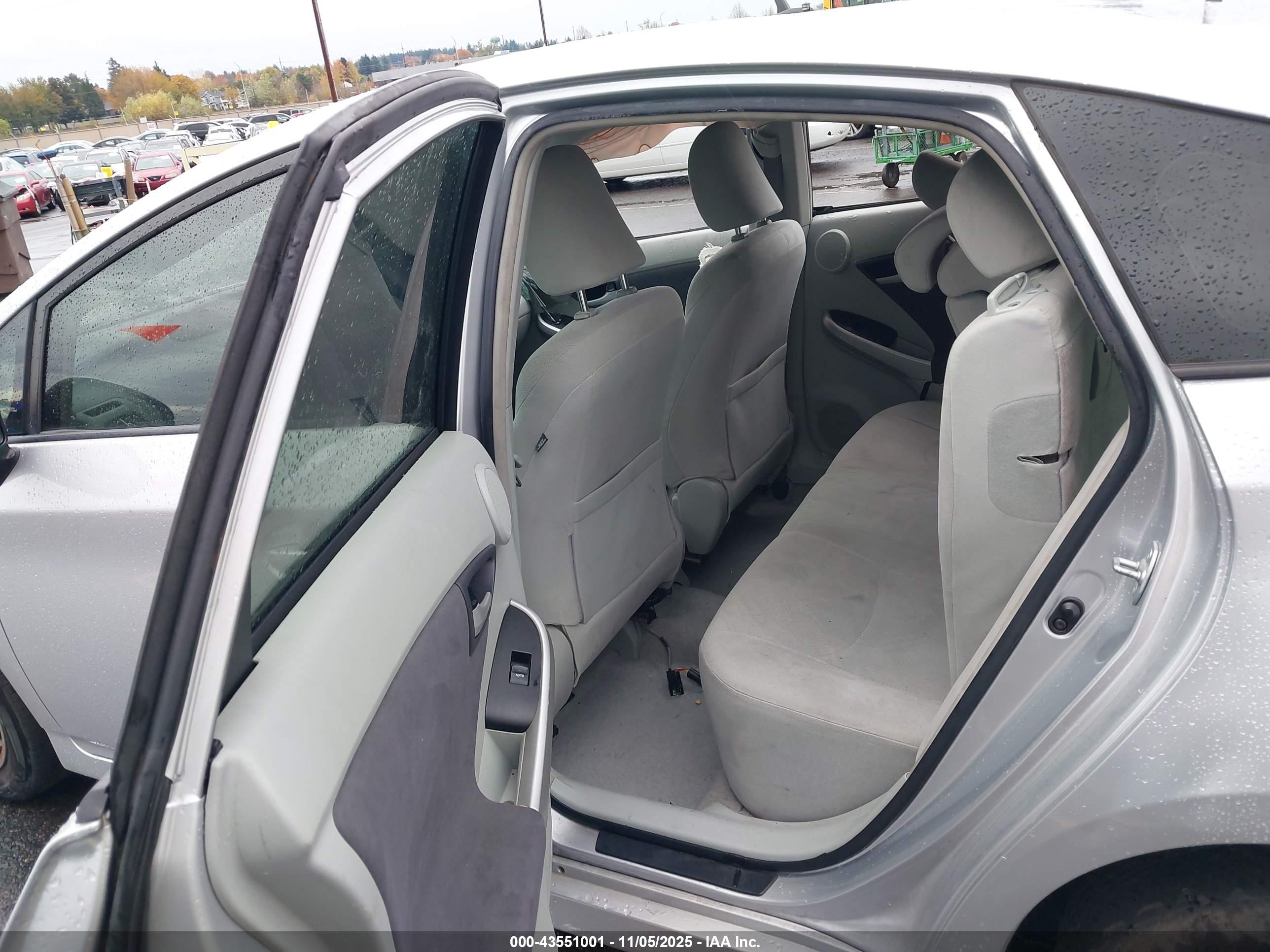 TOYOTA PRIUS image 8