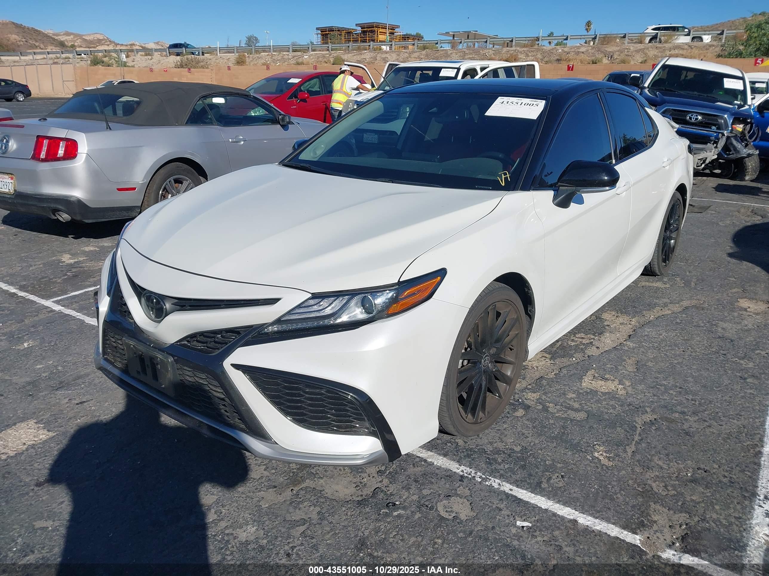 TOYOTA CAMRY image 2