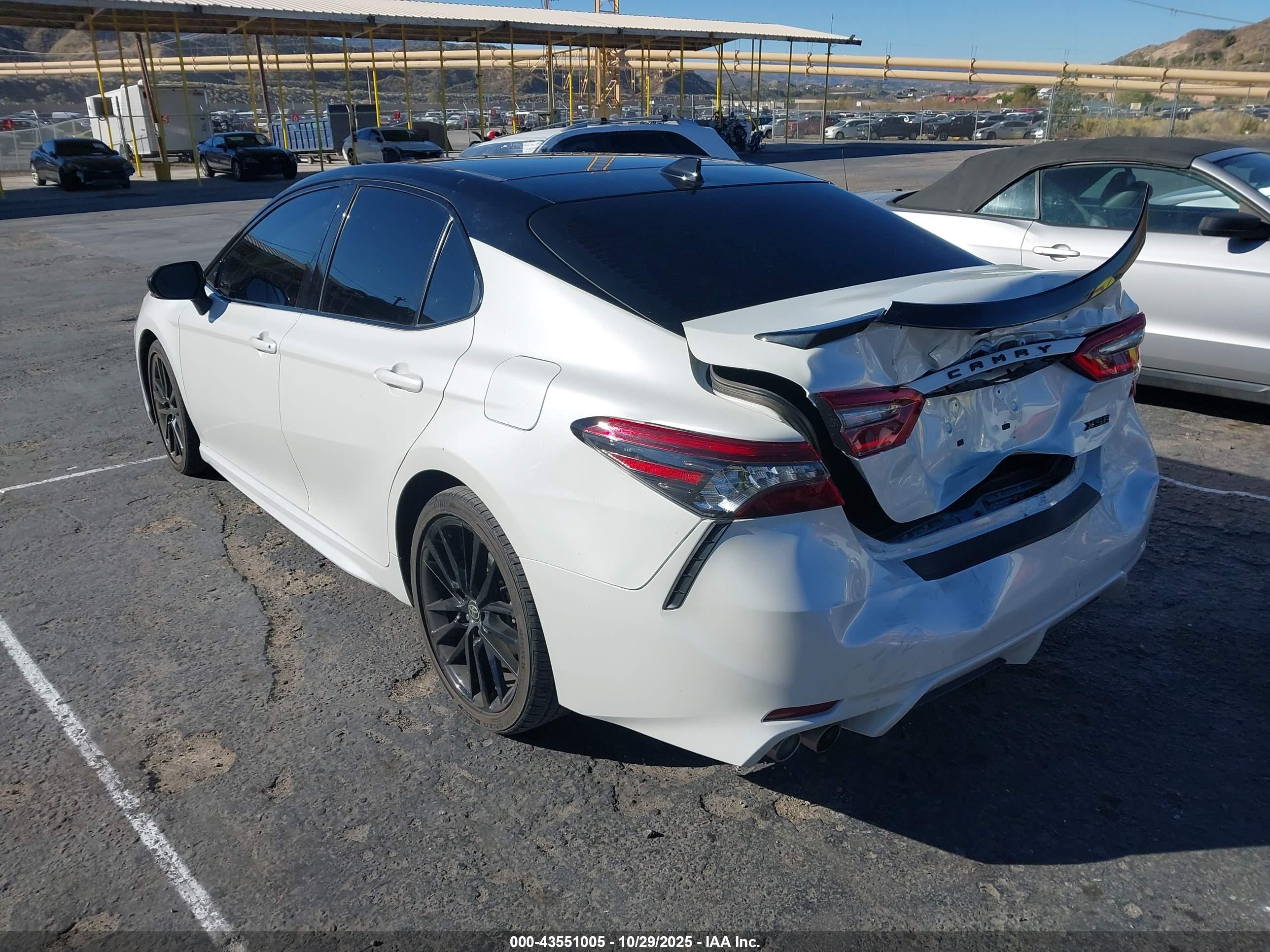 TOYOTA CAMRY image 3