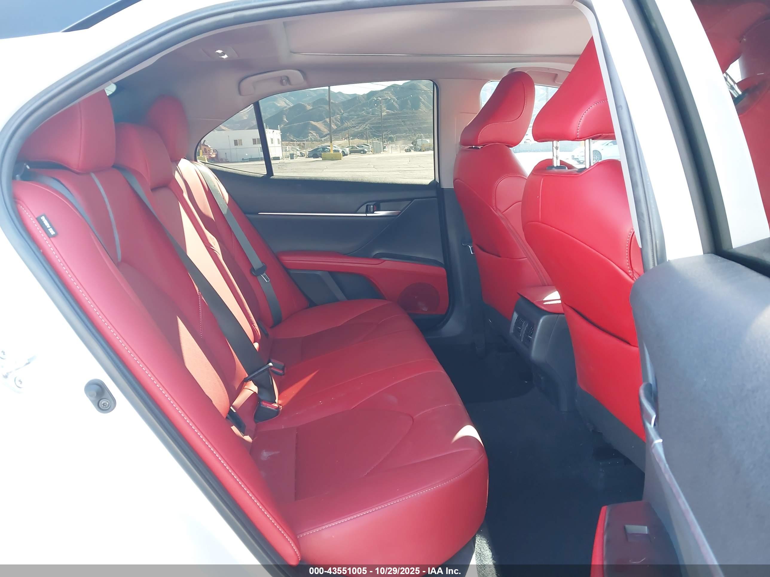 TOYOTA CAMRY image 8