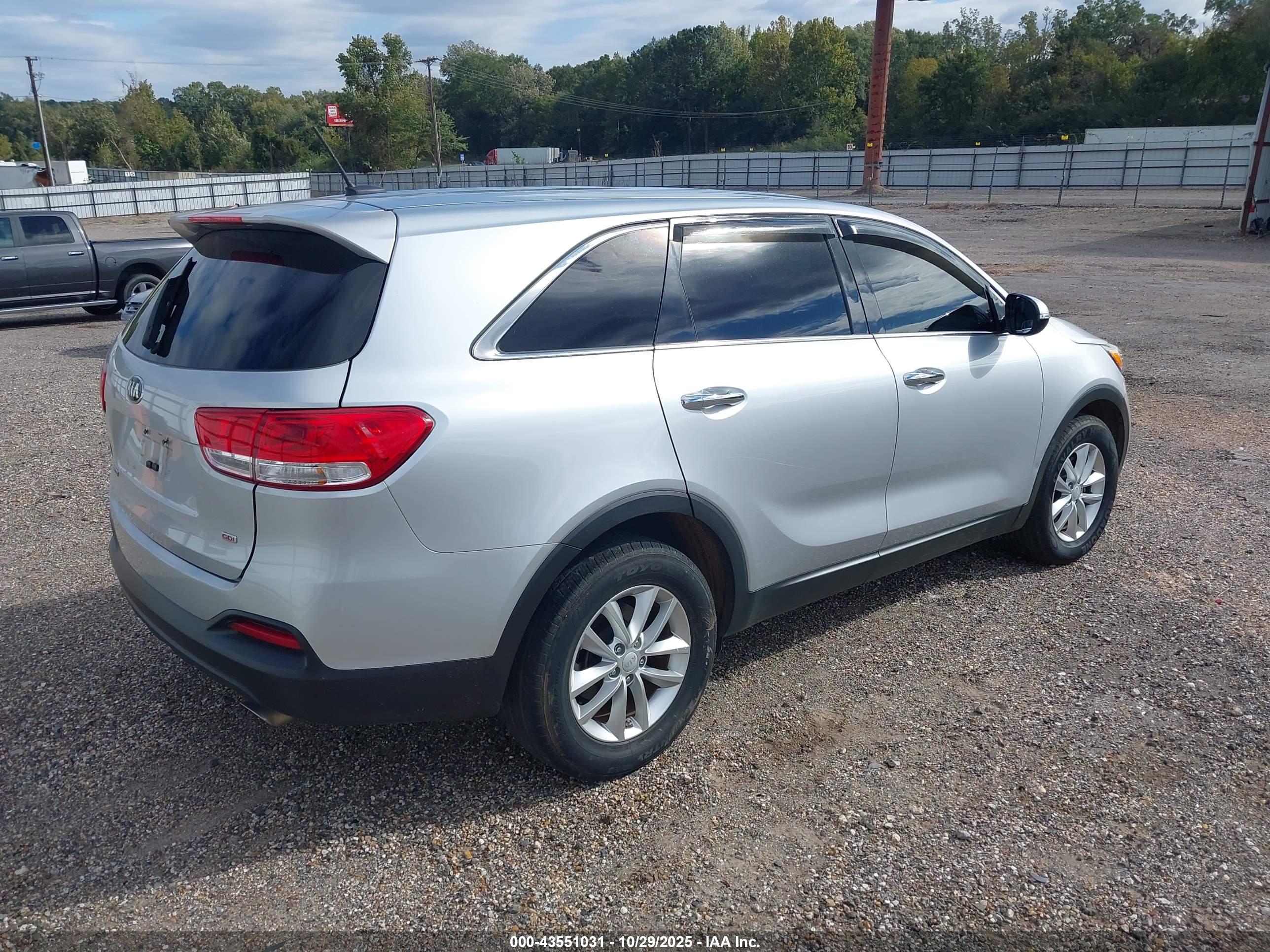 KIA SORENTO image 4