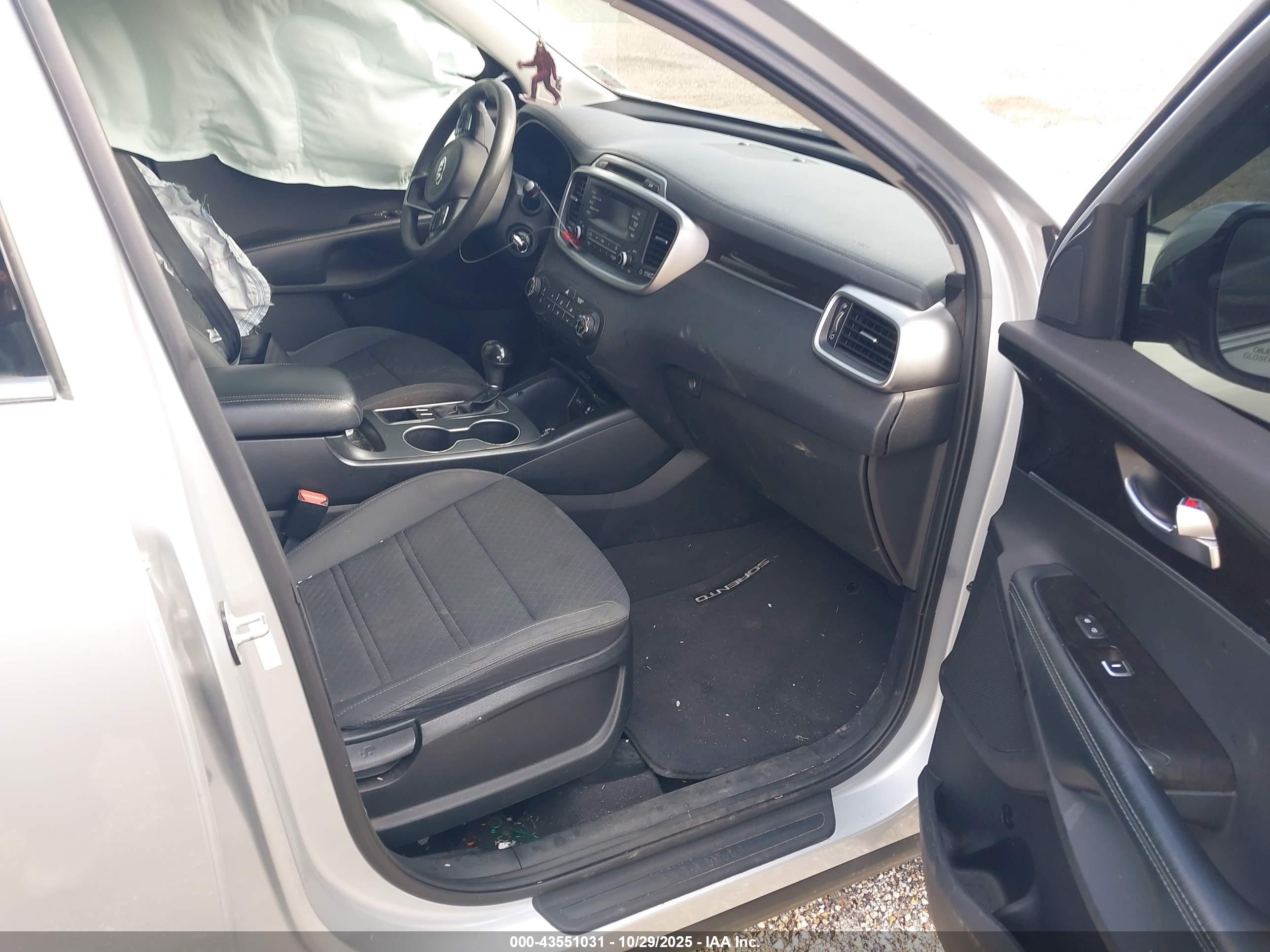 KIA SORENTO image 5