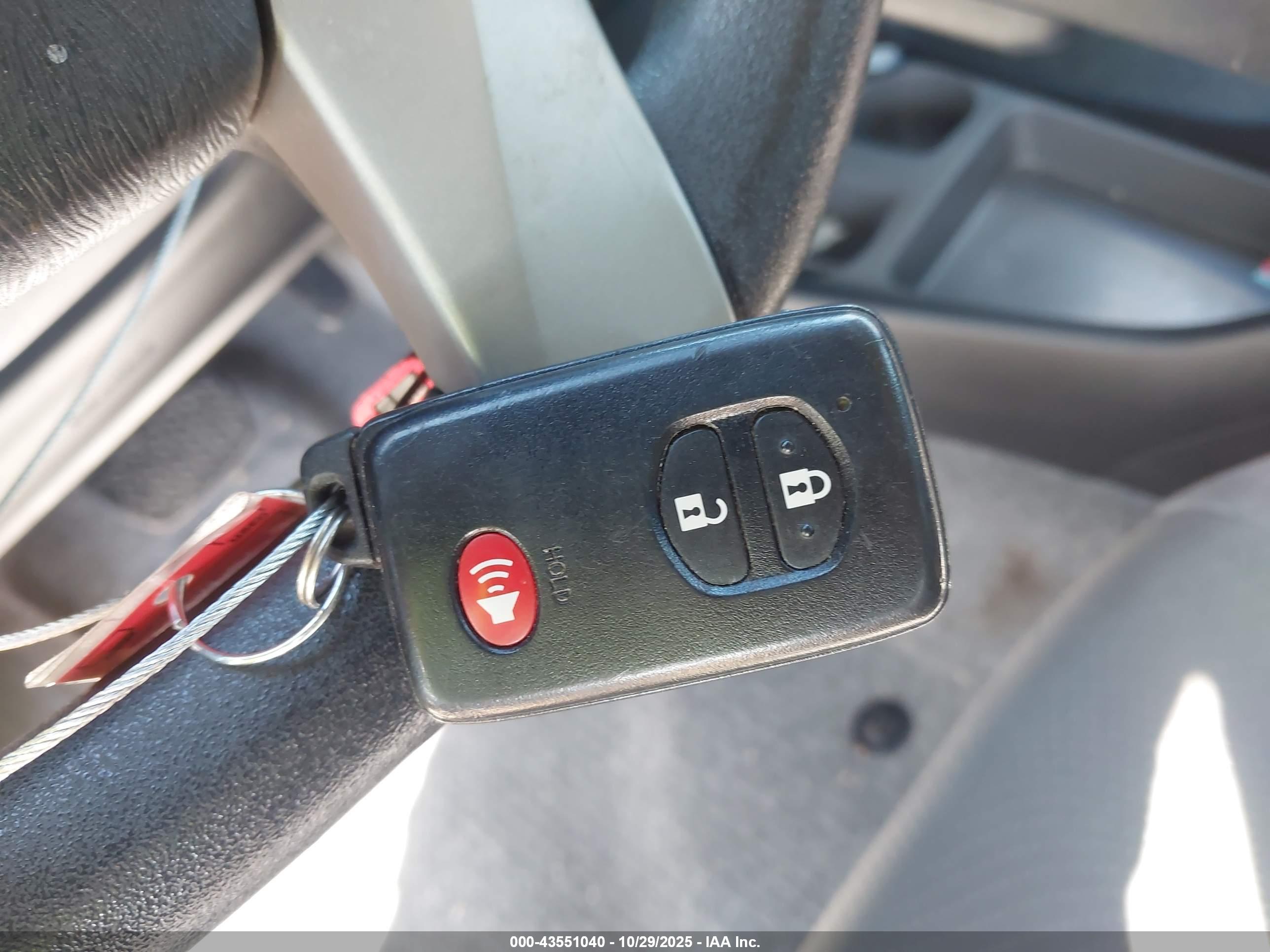 TOYOTA PRIUS image 11