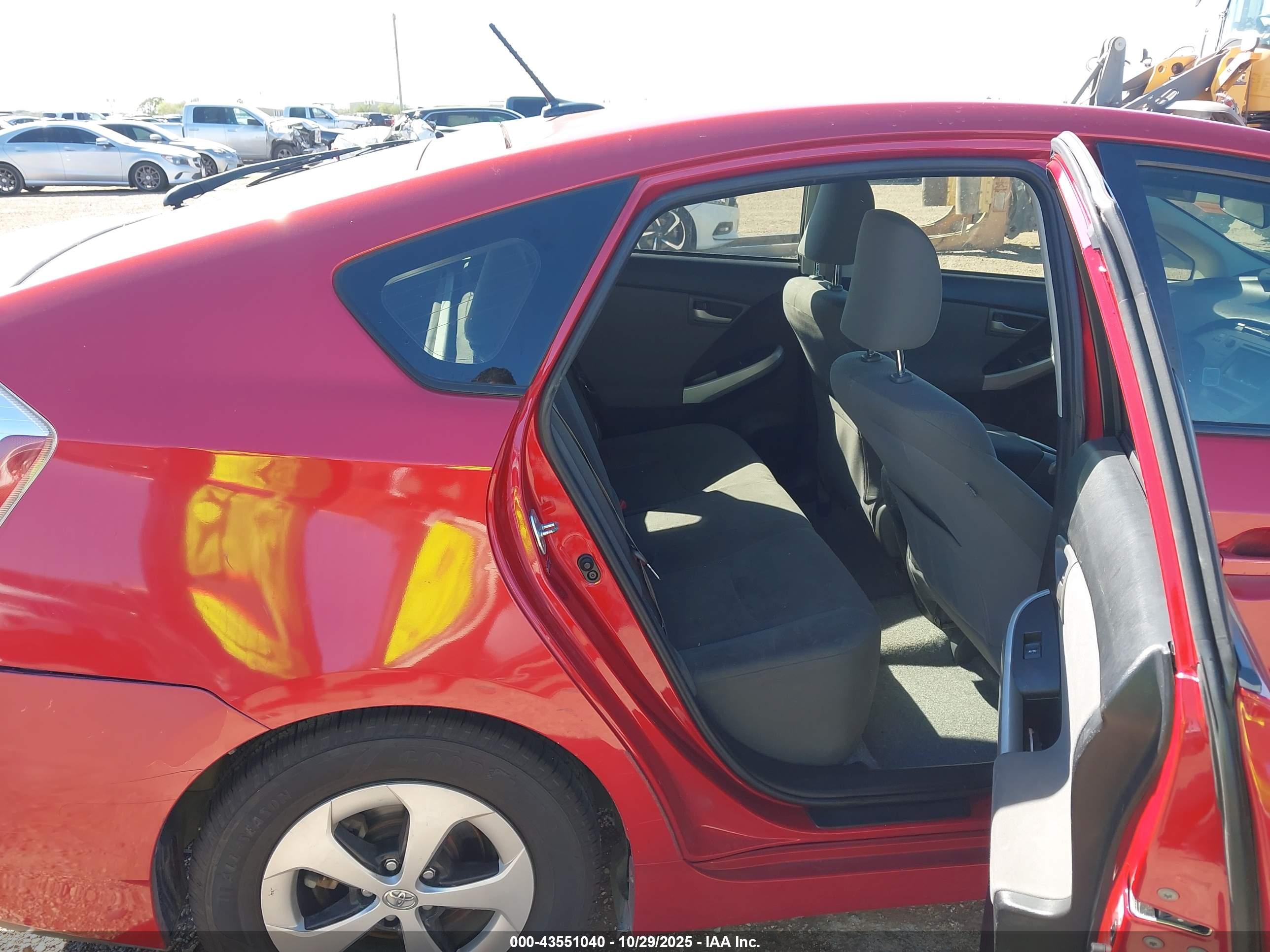 TOYOTA PRIUS image 8