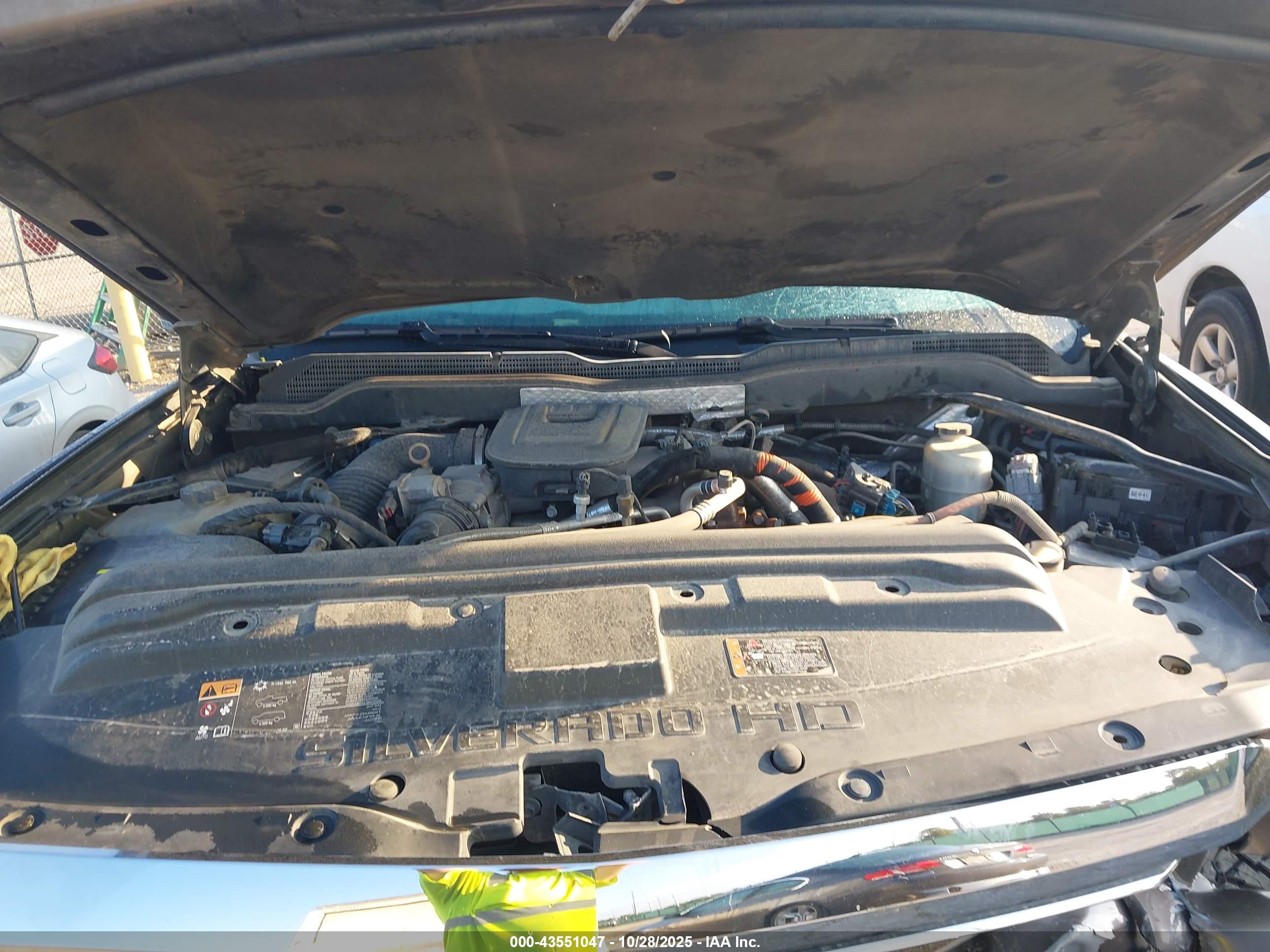 CHEVROLET SILVERADO image 10