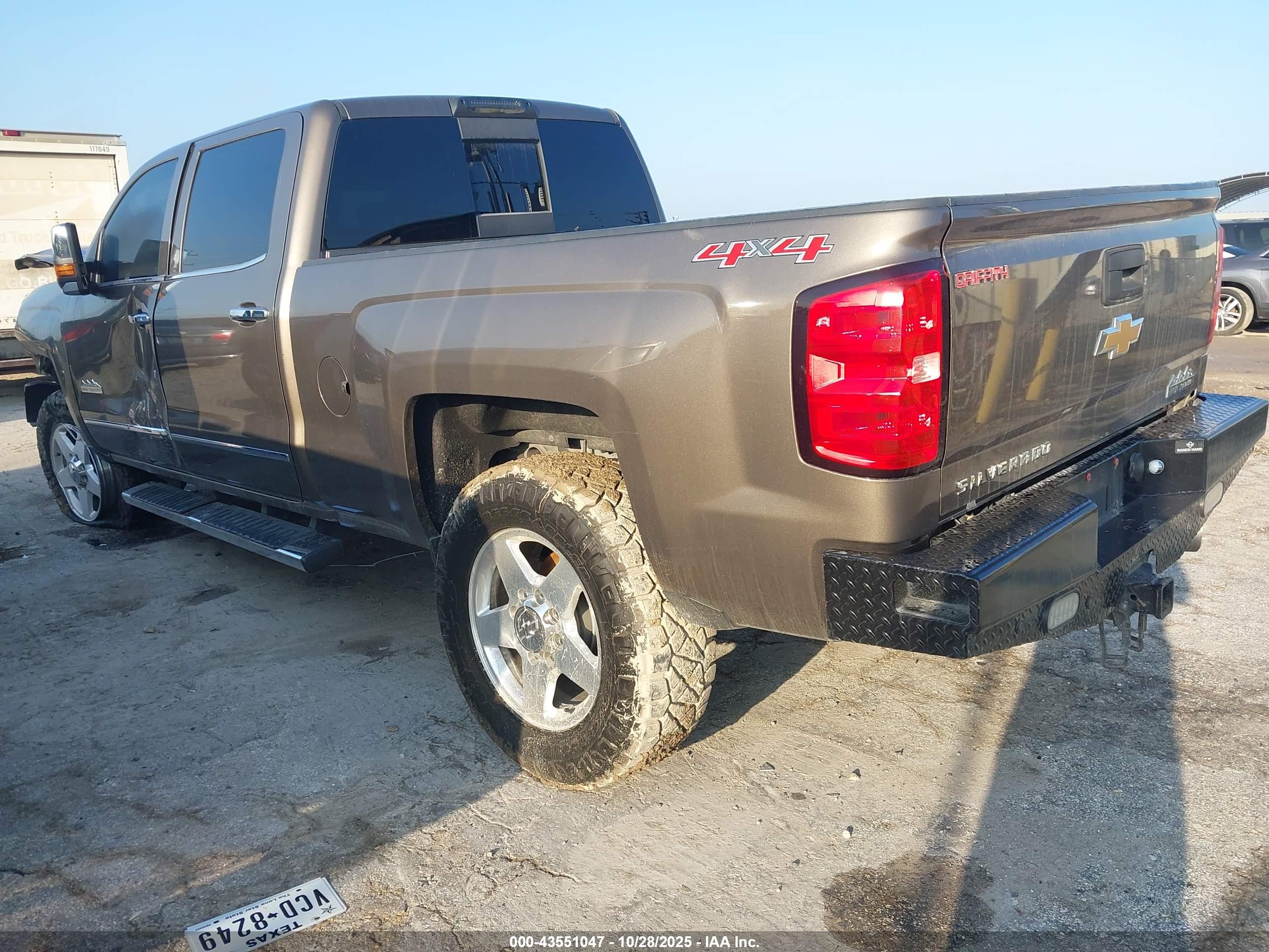 CHEVROLET SILVERADO image 3