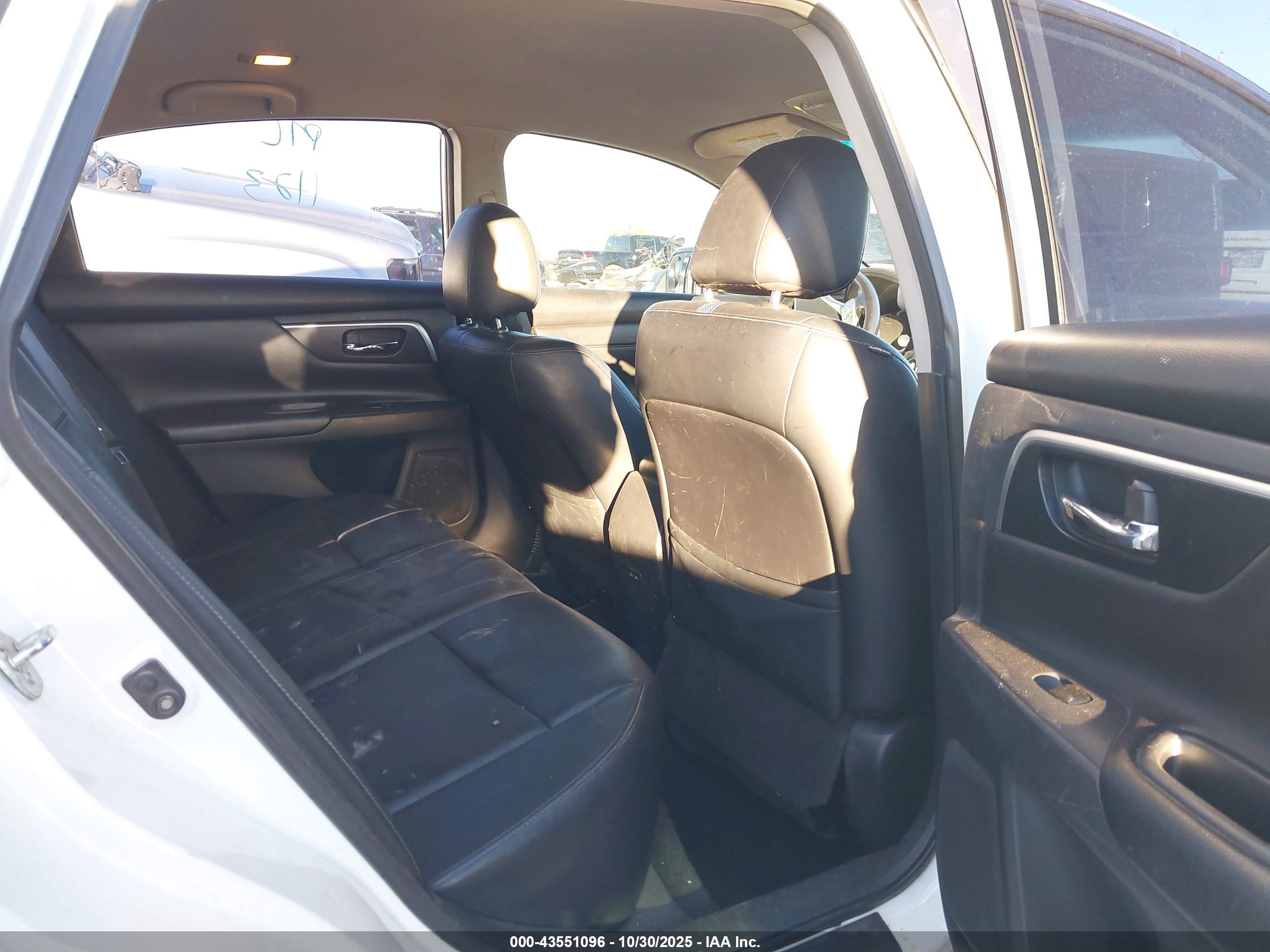 NISSAN ALTIMA image 8