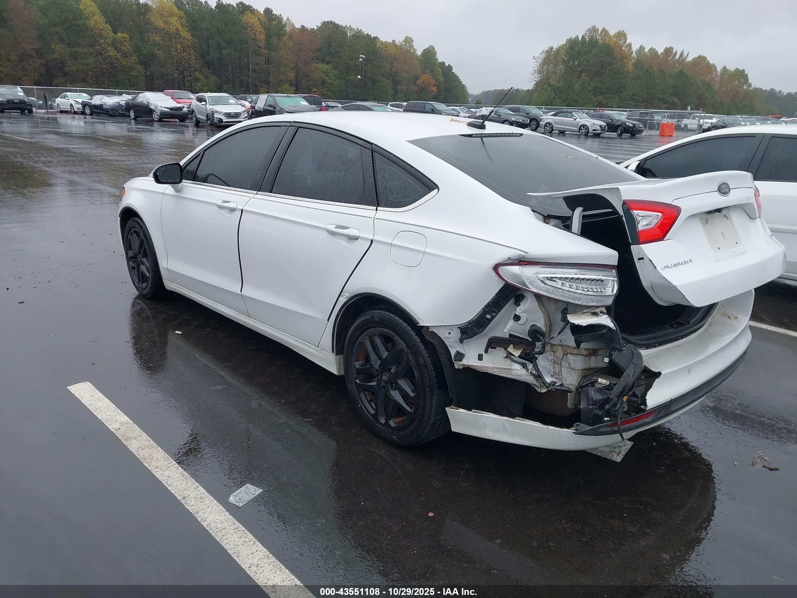 FORD FUSION image 3