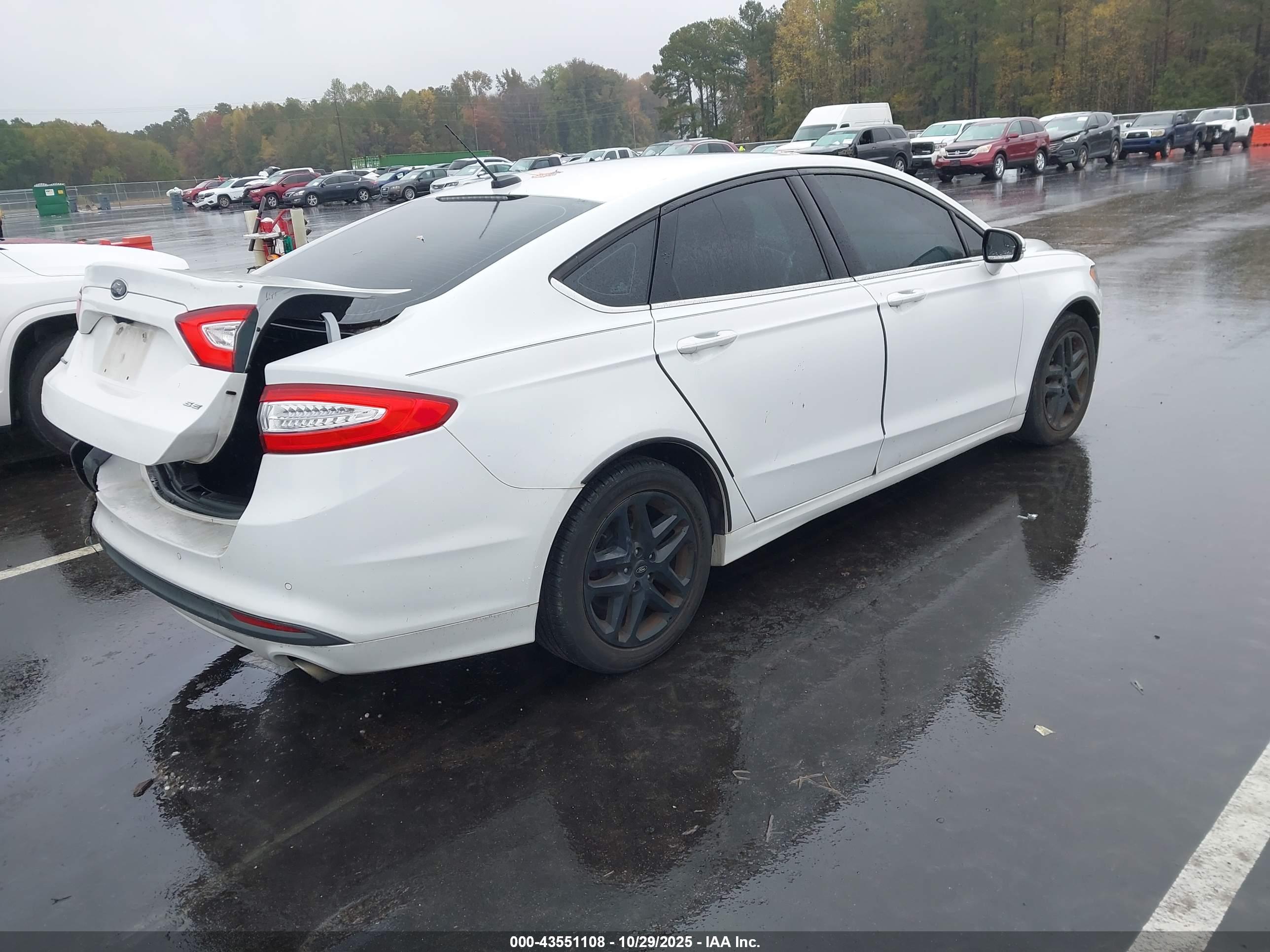 FORD FUSION image 4