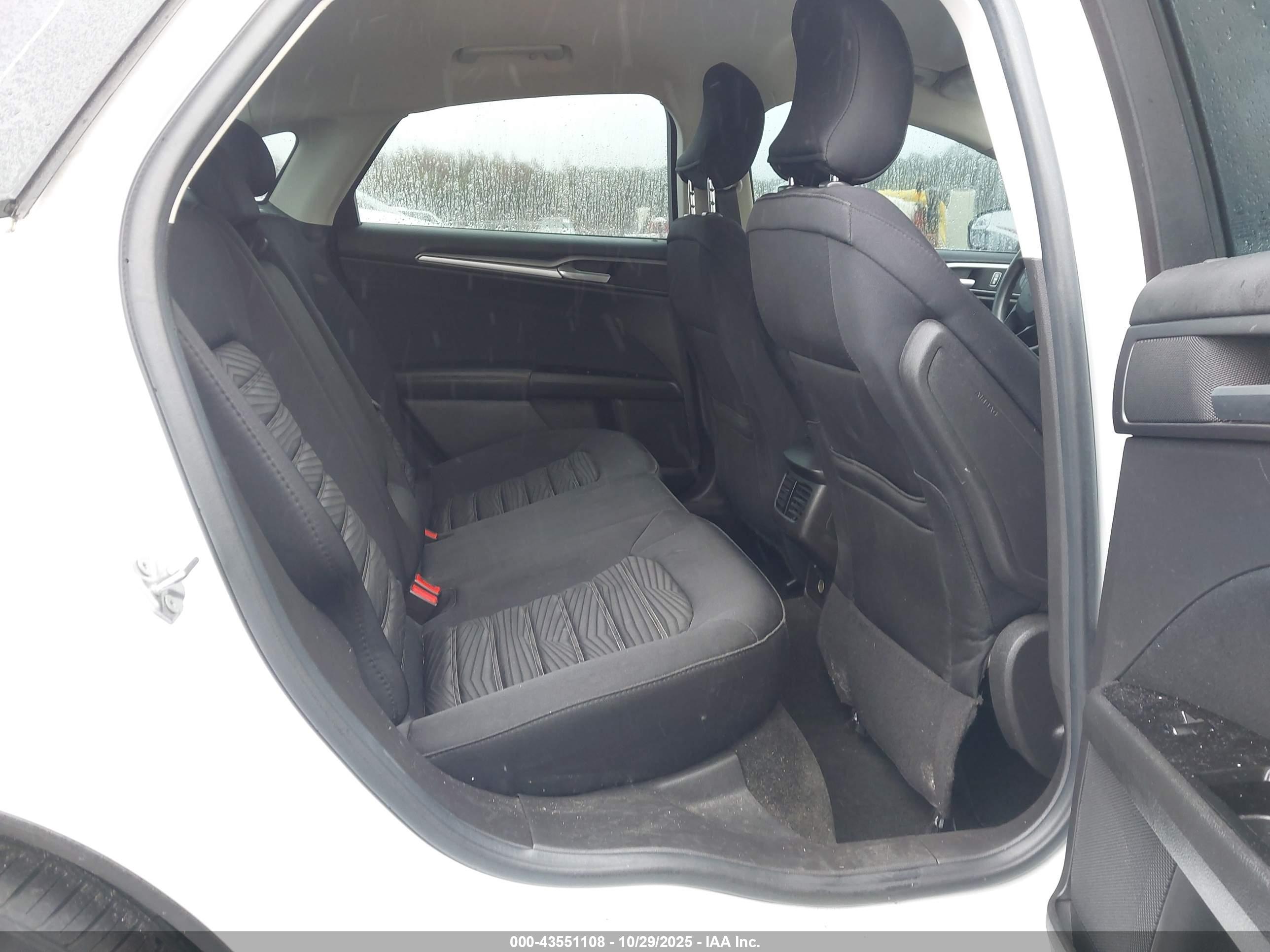 FORD FUSION image 8