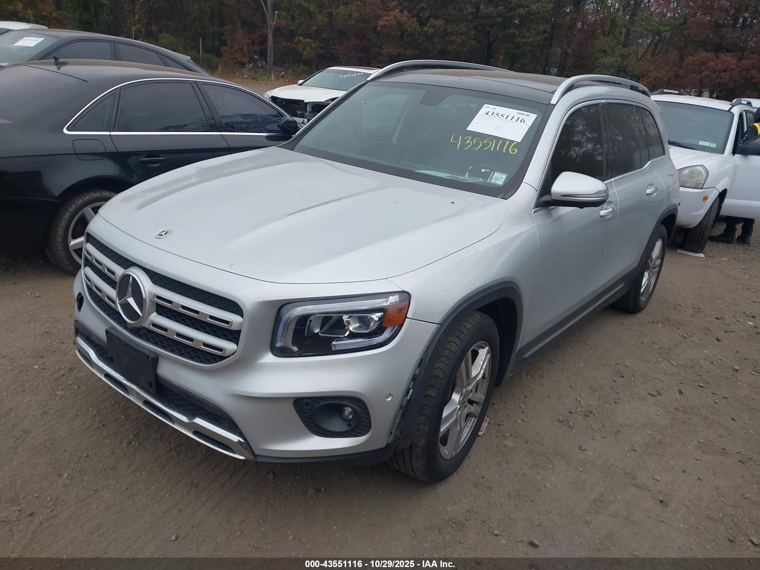 MERCEDES-BENZ GLB image 2