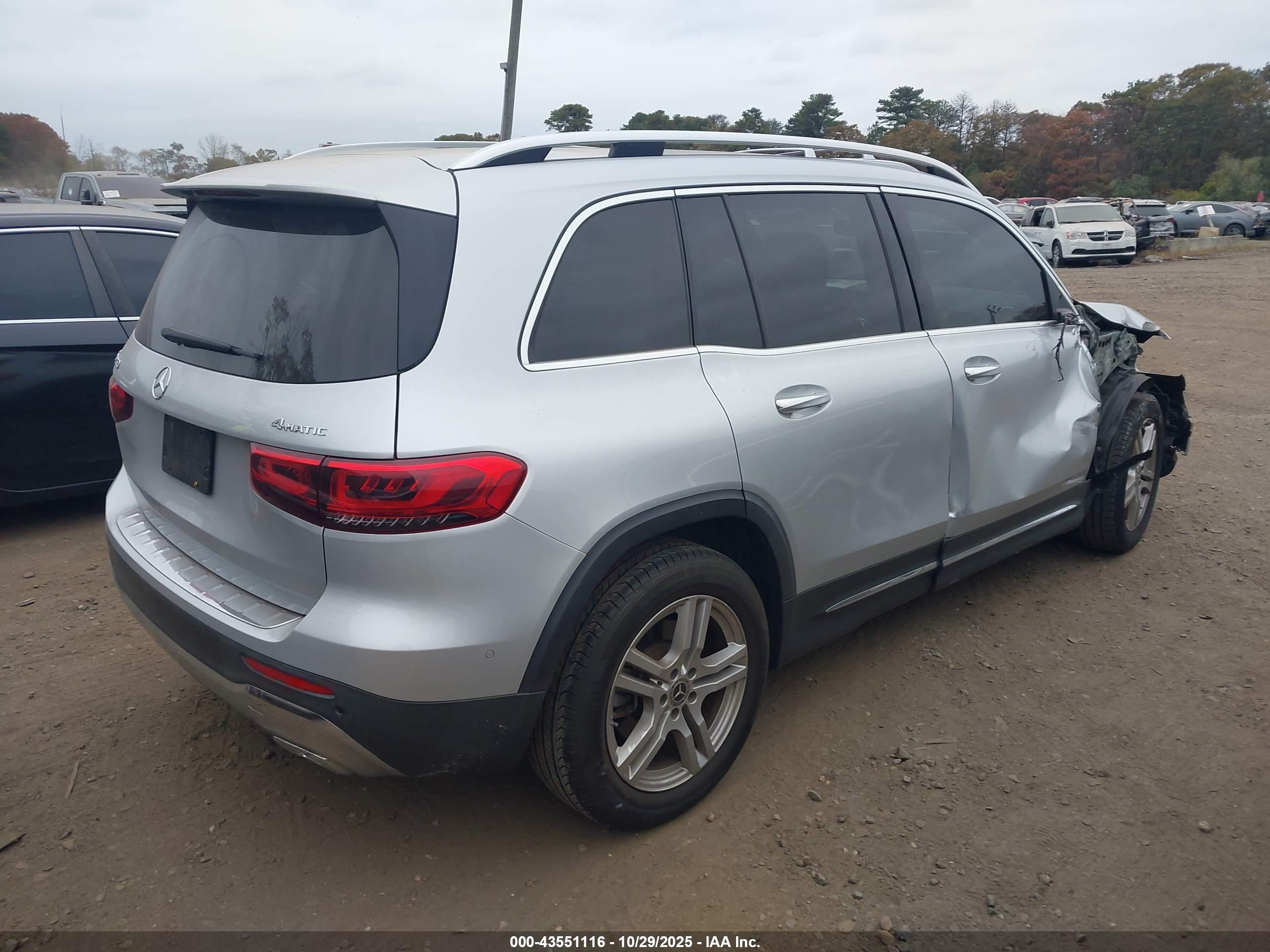 MERCEDES-BENZ GLB image 4