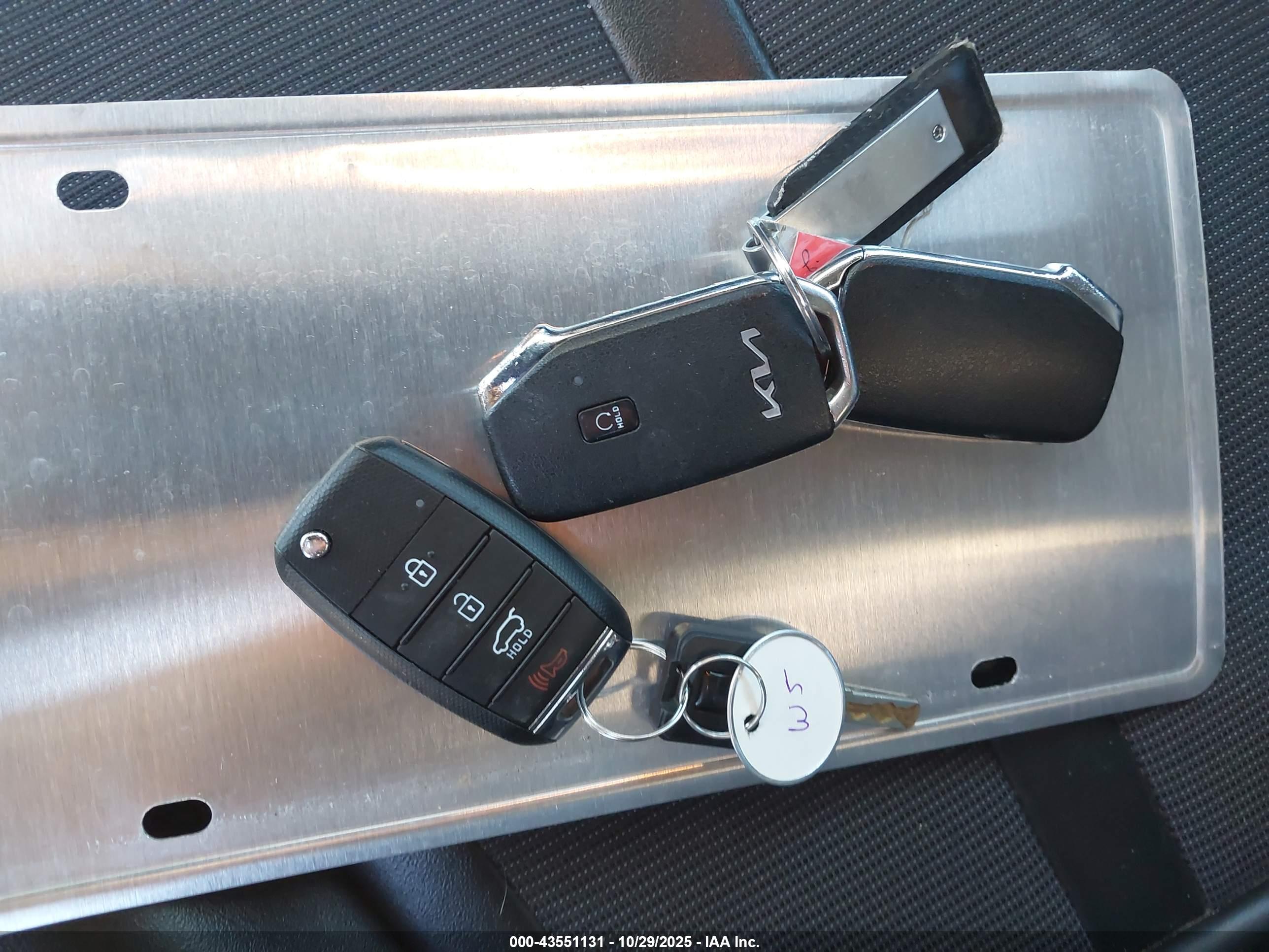 KIA K5 image 11