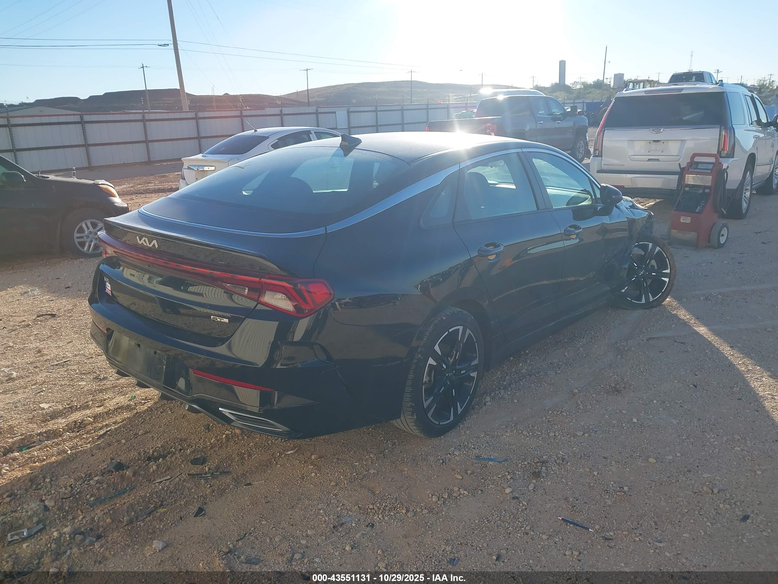KIA K5 image 4