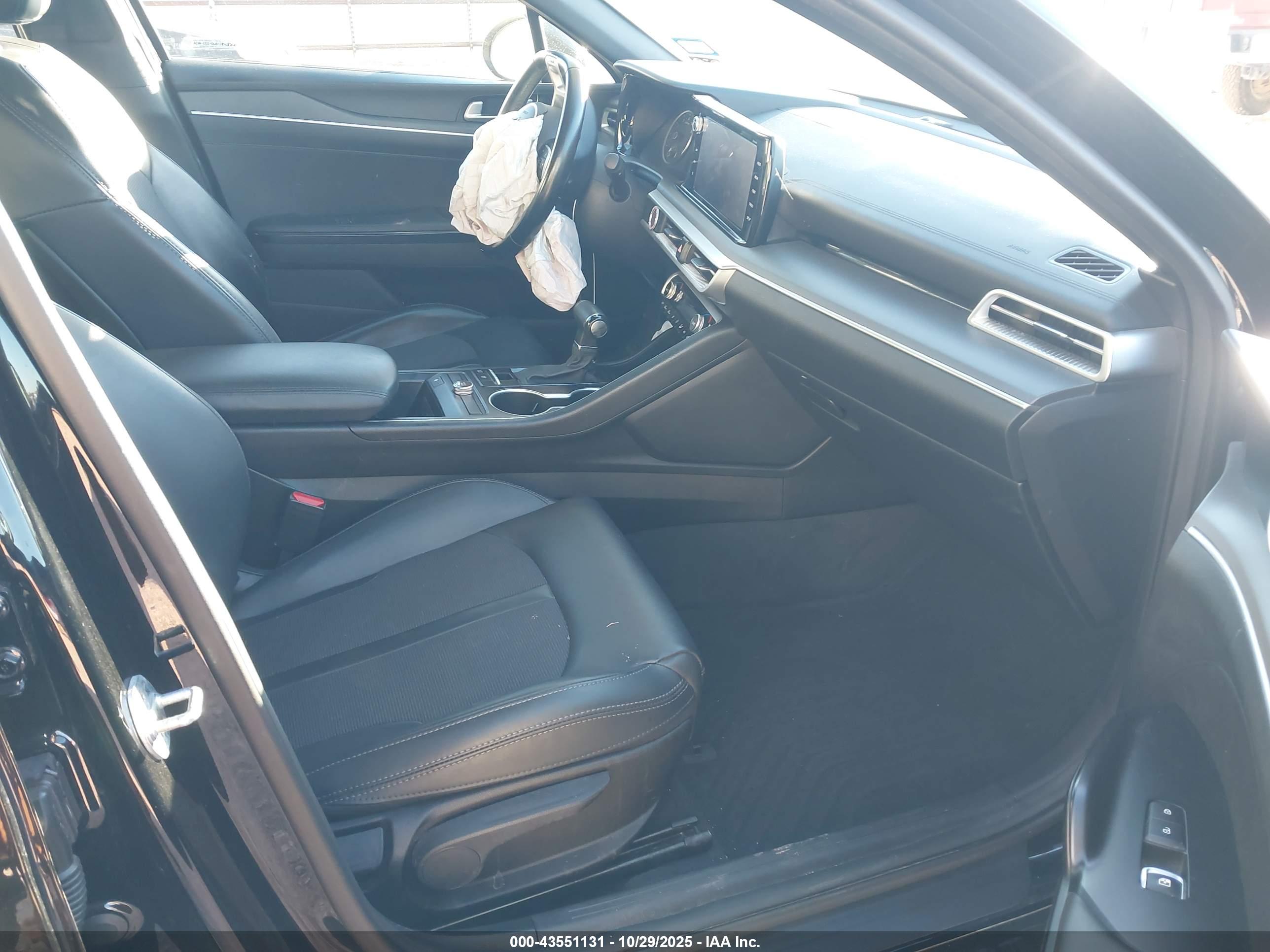 KIA K5 image 5