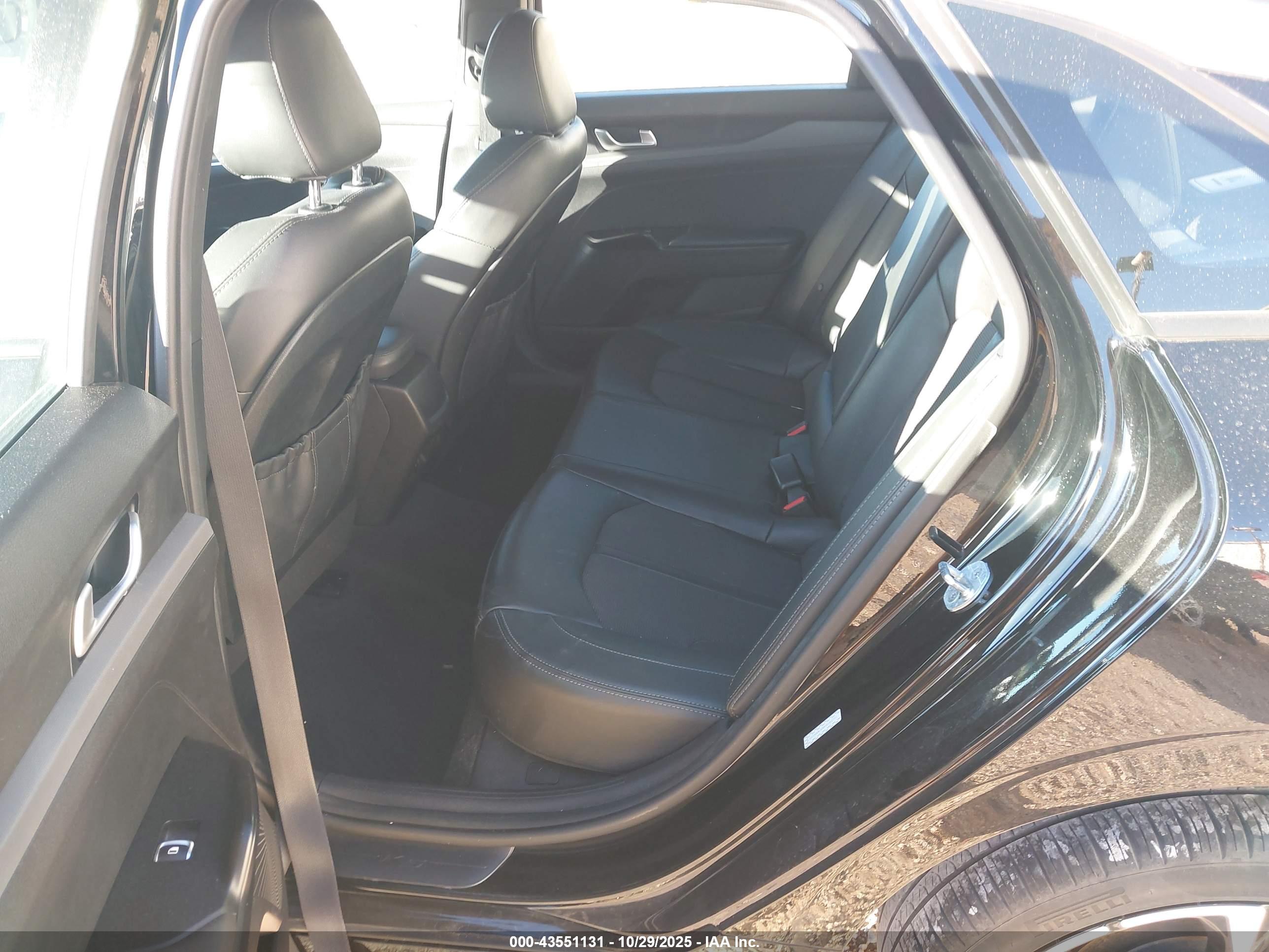 KIA K5 image 8