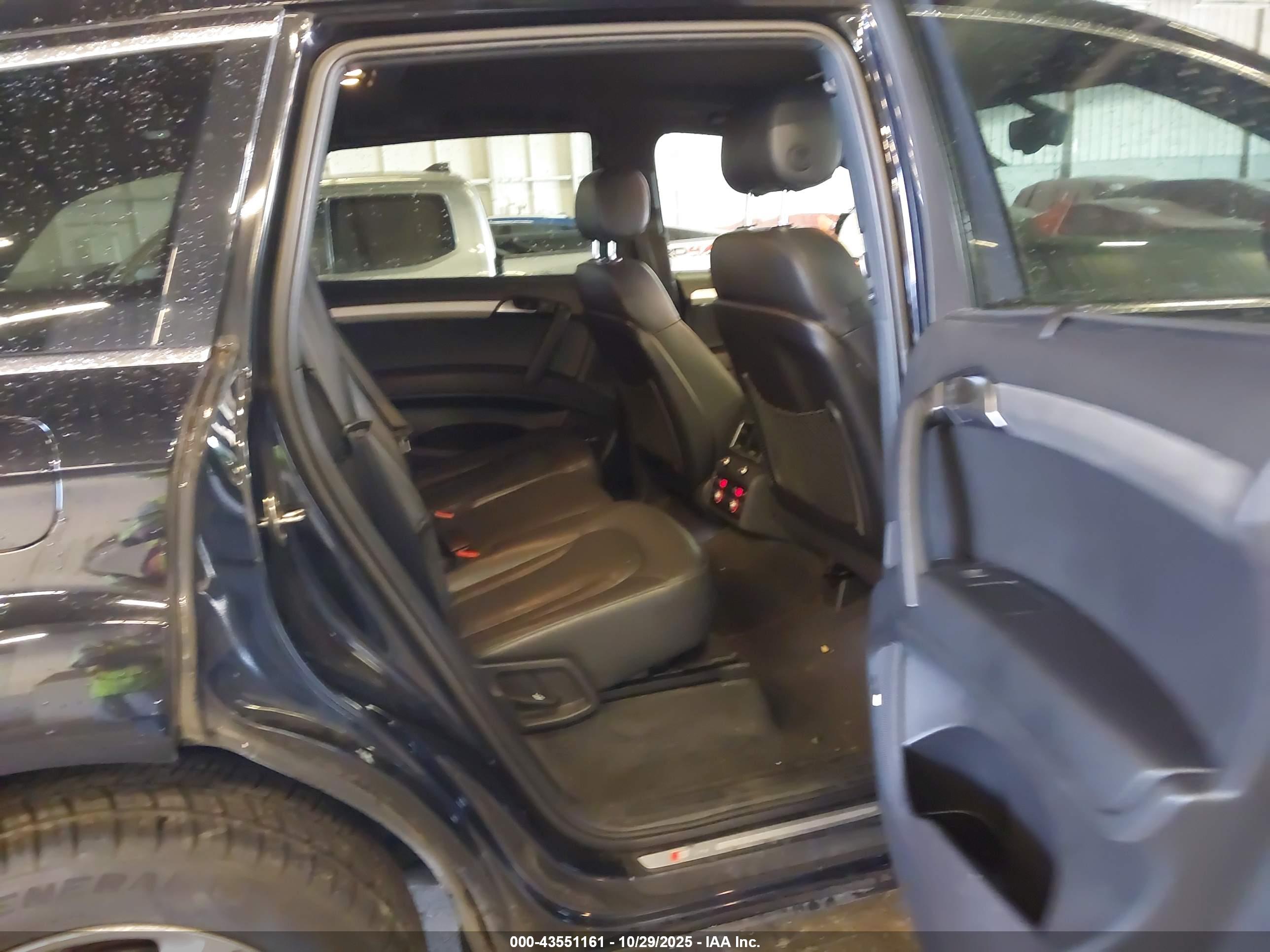 AUDI Q7 image 8