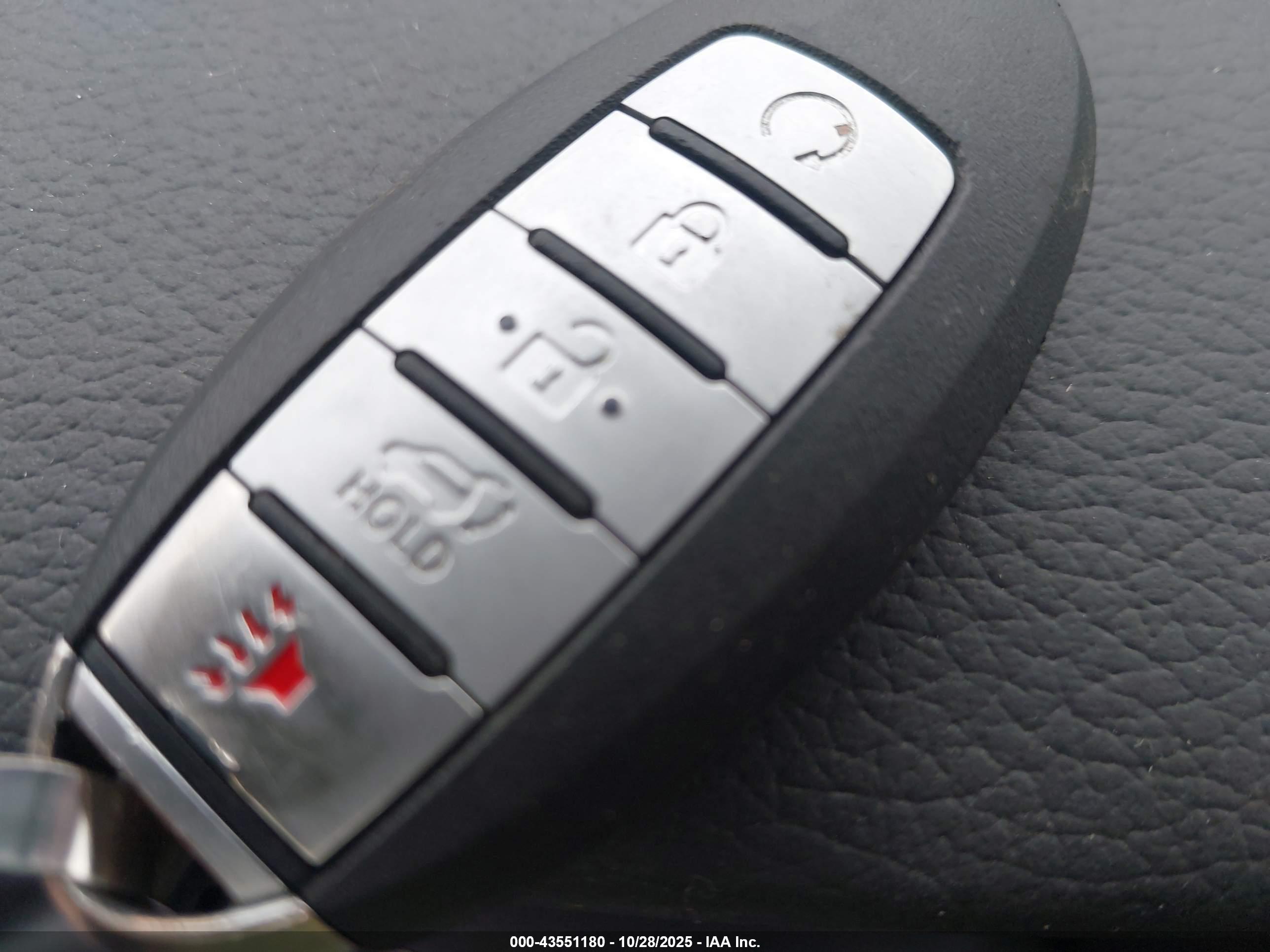 NISSAN ROGUE image 11