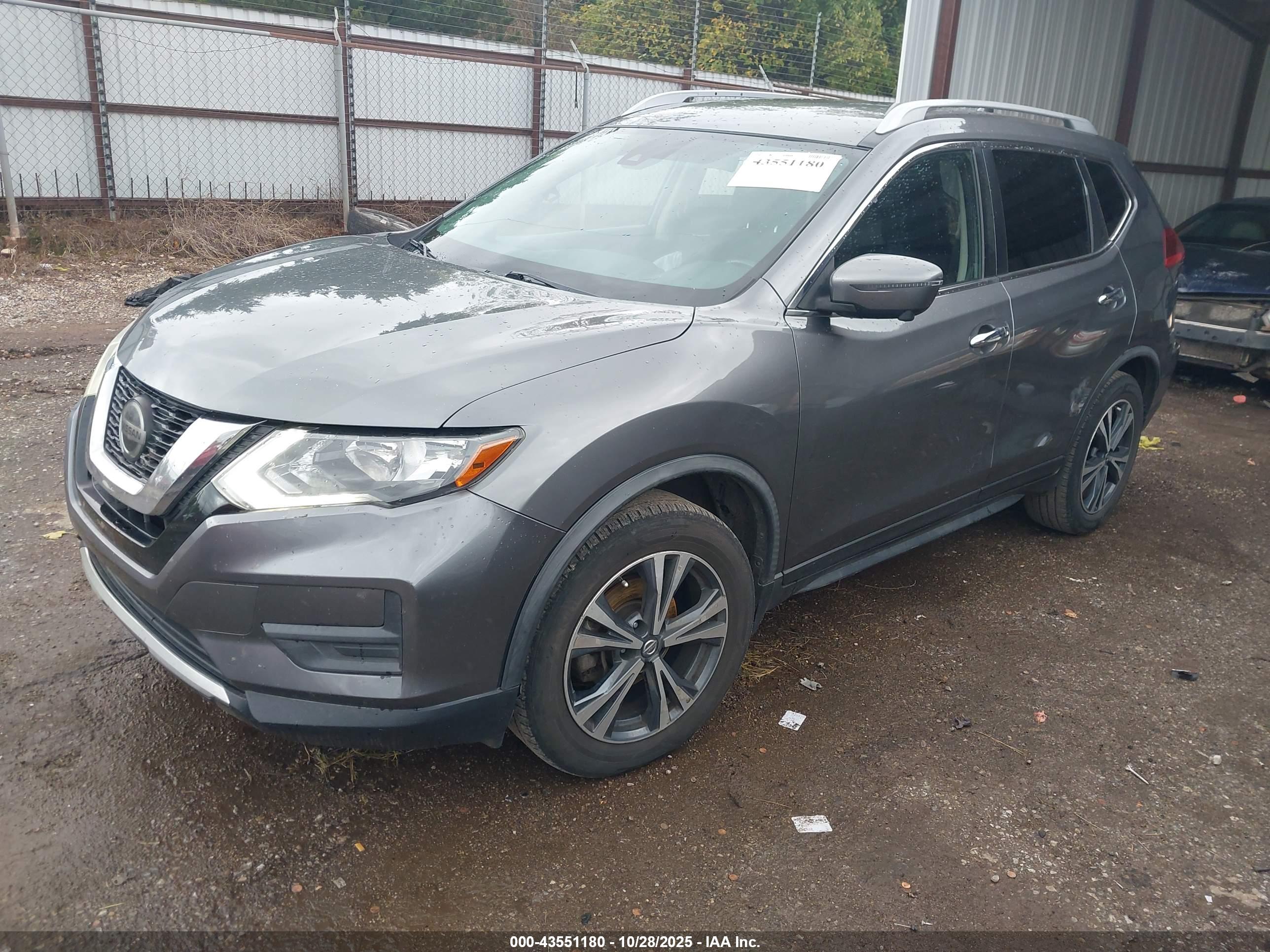 NISSAN ROGUE image 2