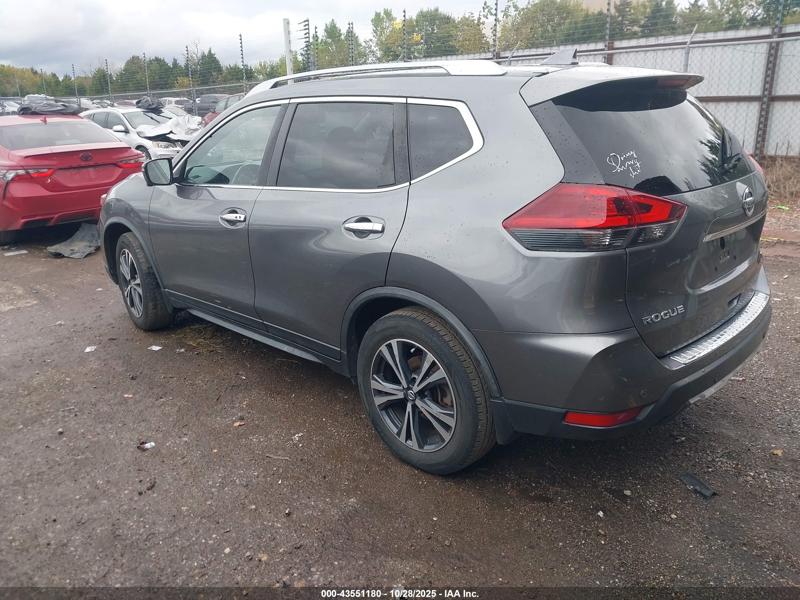 NISSAN ROGUE image 3