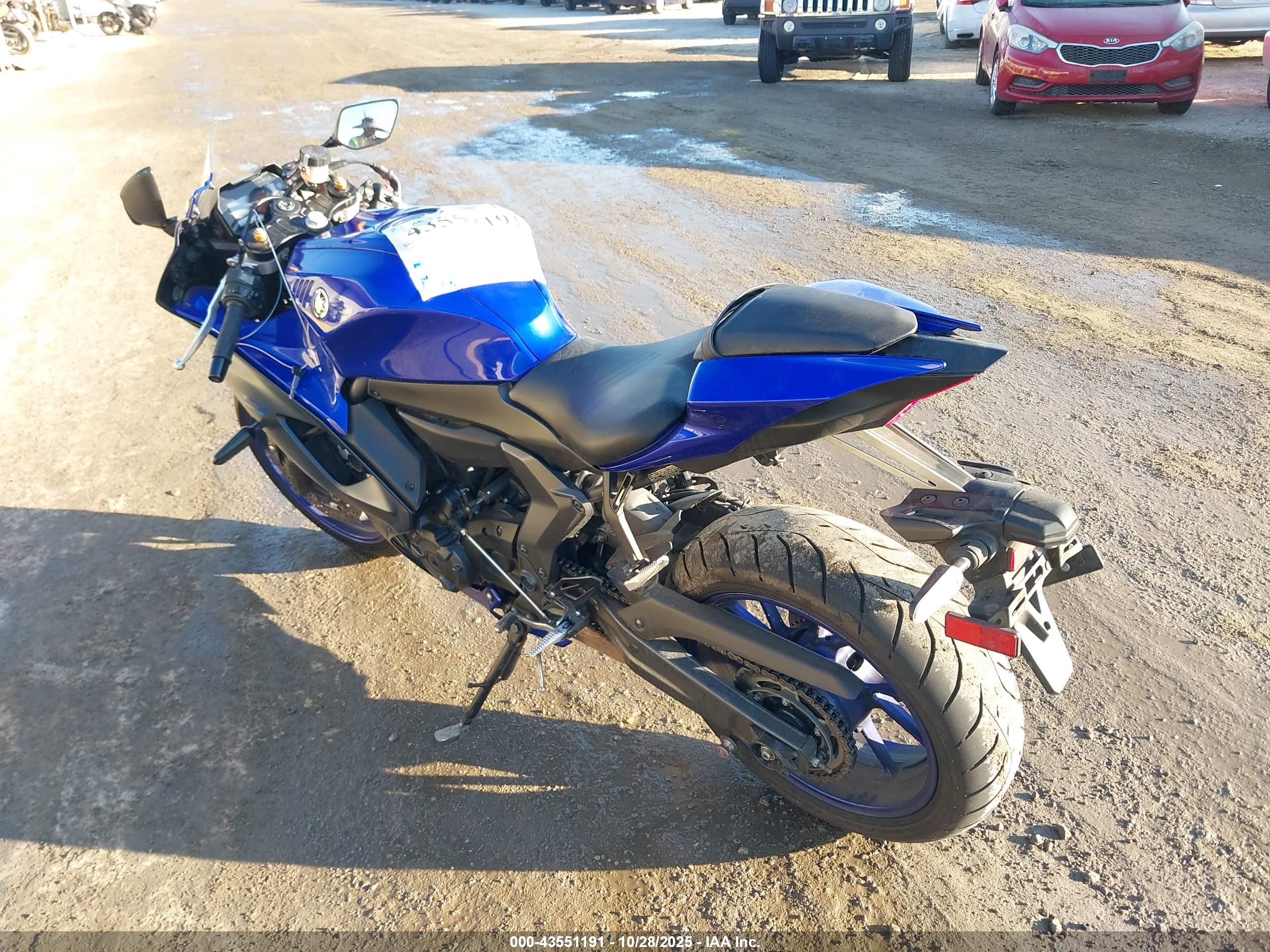 YAMAHA YZFR7 image 3