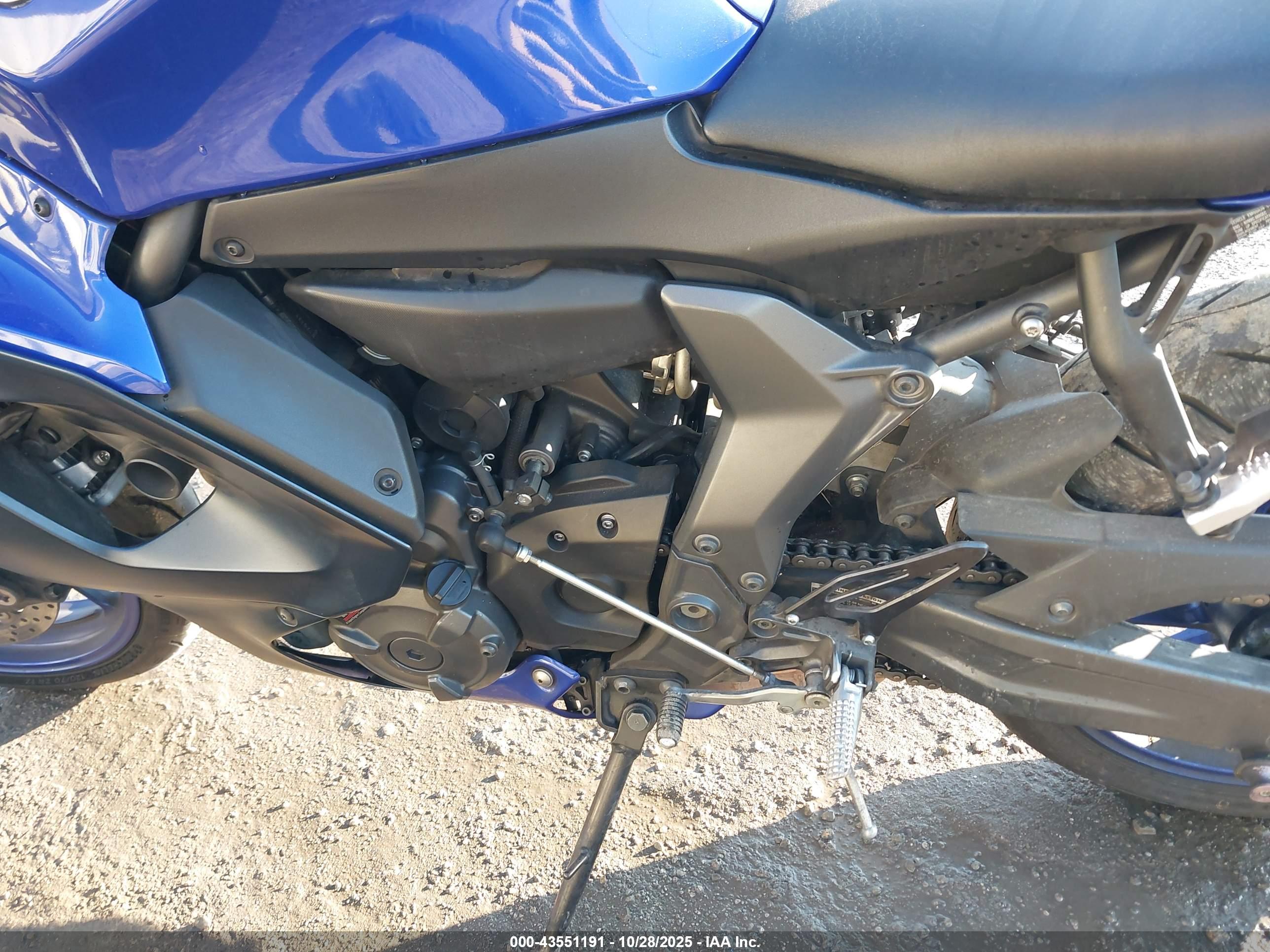 YAMAHA YZFR7 image 9