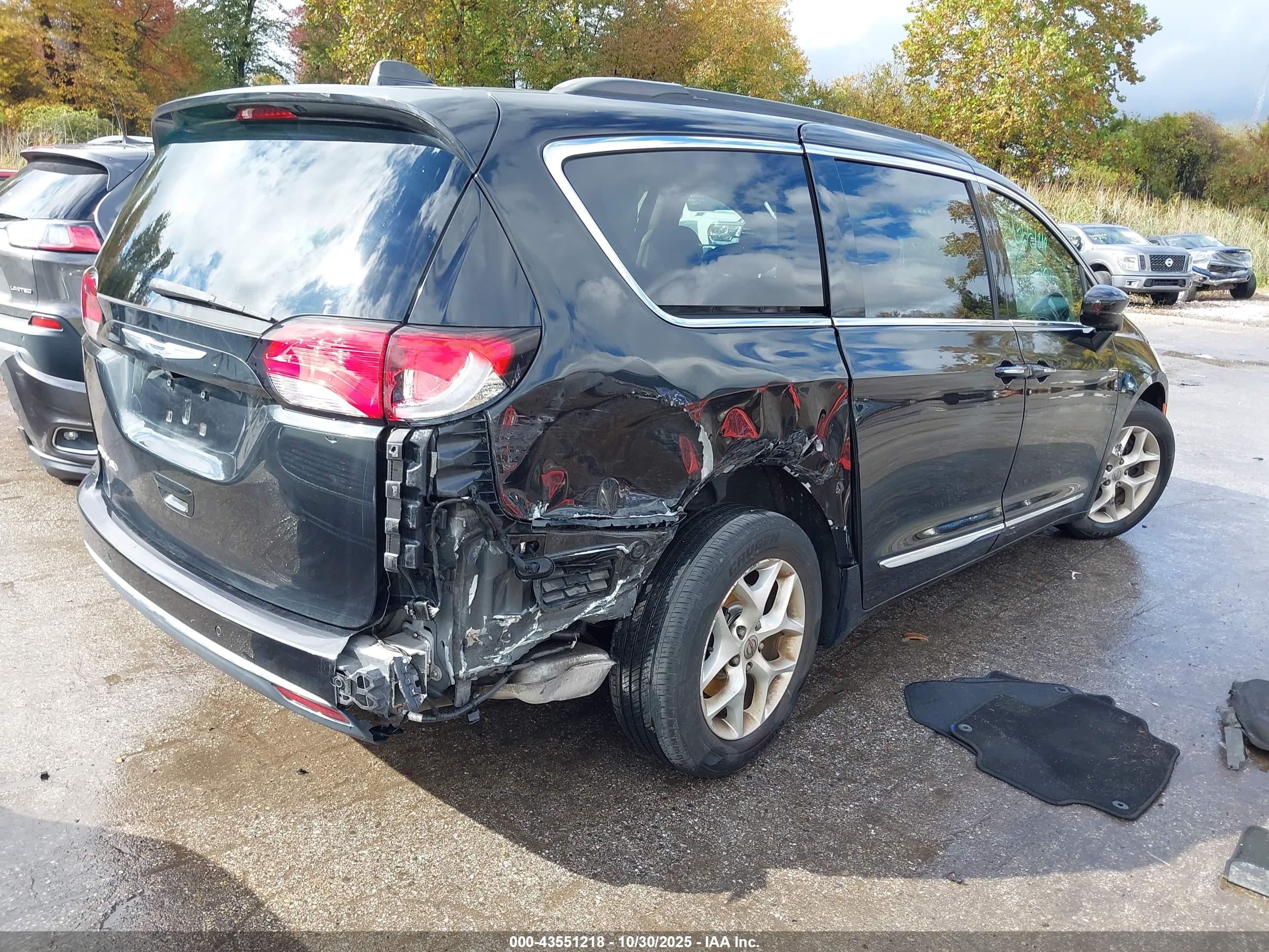 CHRYSLER PACIFICA image 4