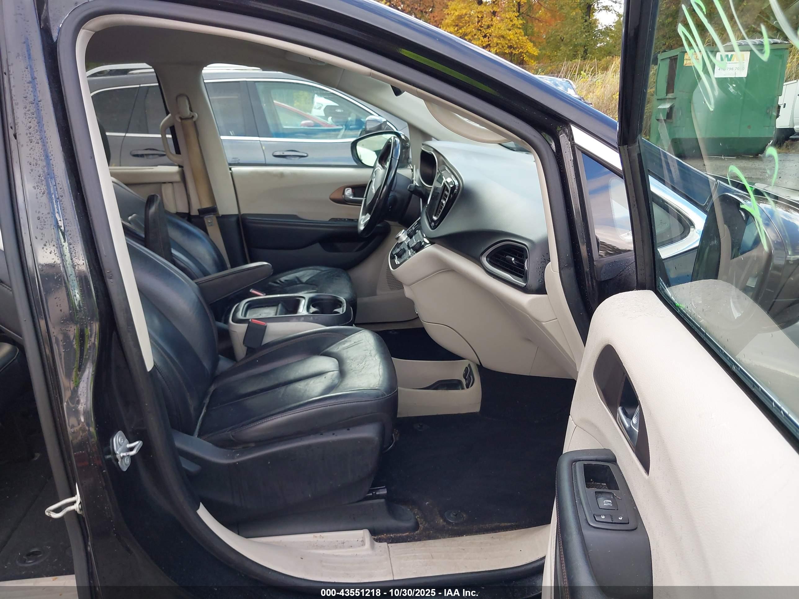 CHRYSLER PACIFICA image 5
