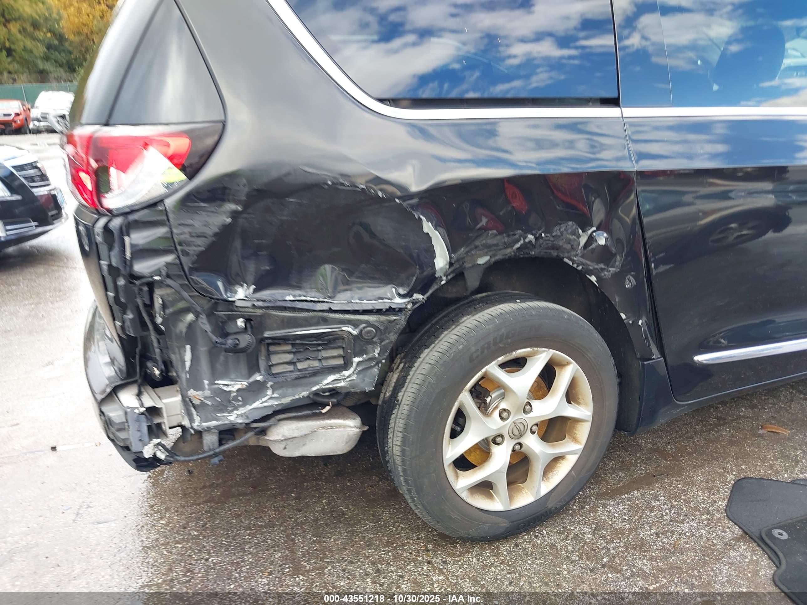 CHRYSLER PACIFICA image 6