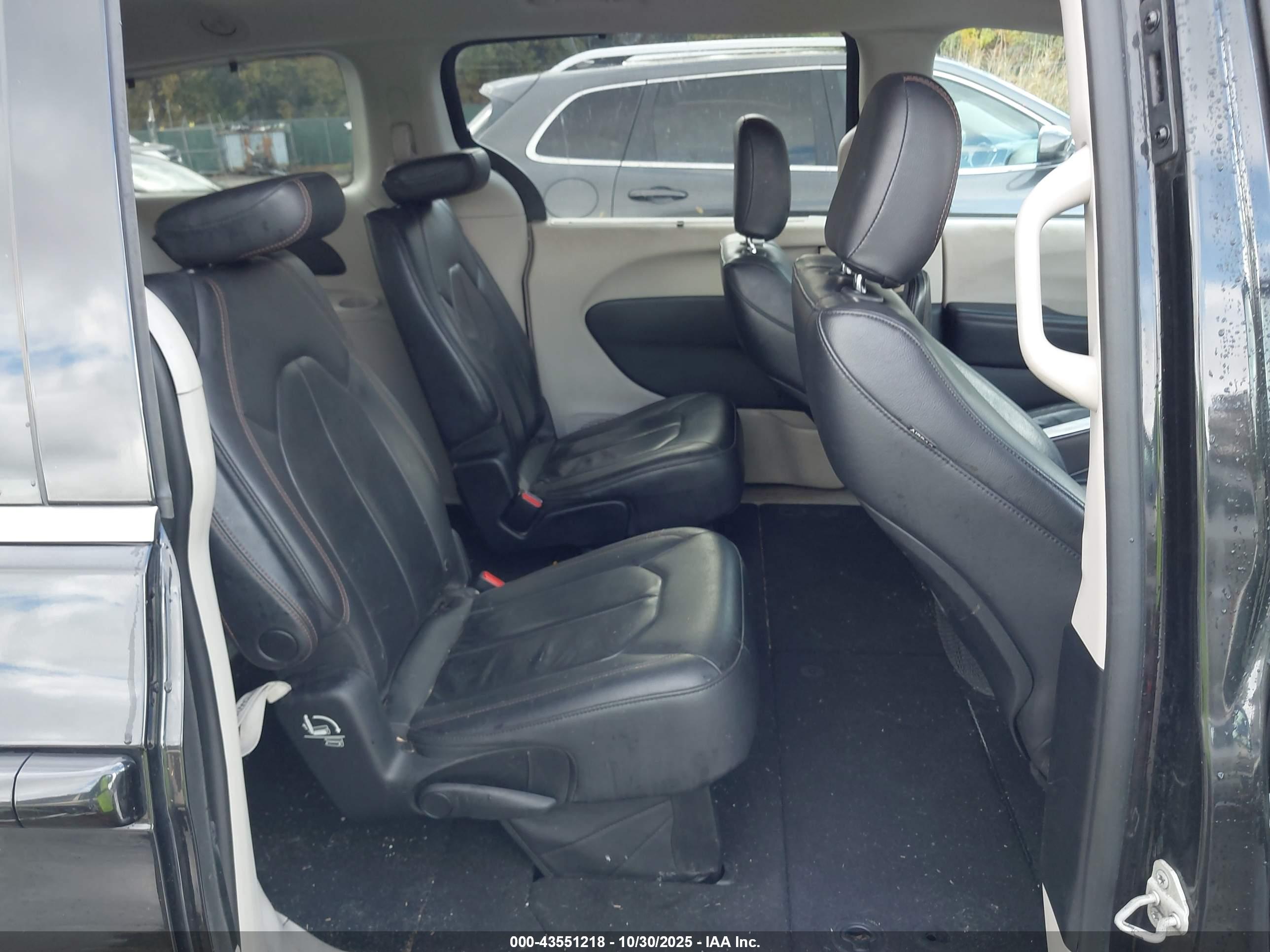 CHRYSLER PACIFICA image 8