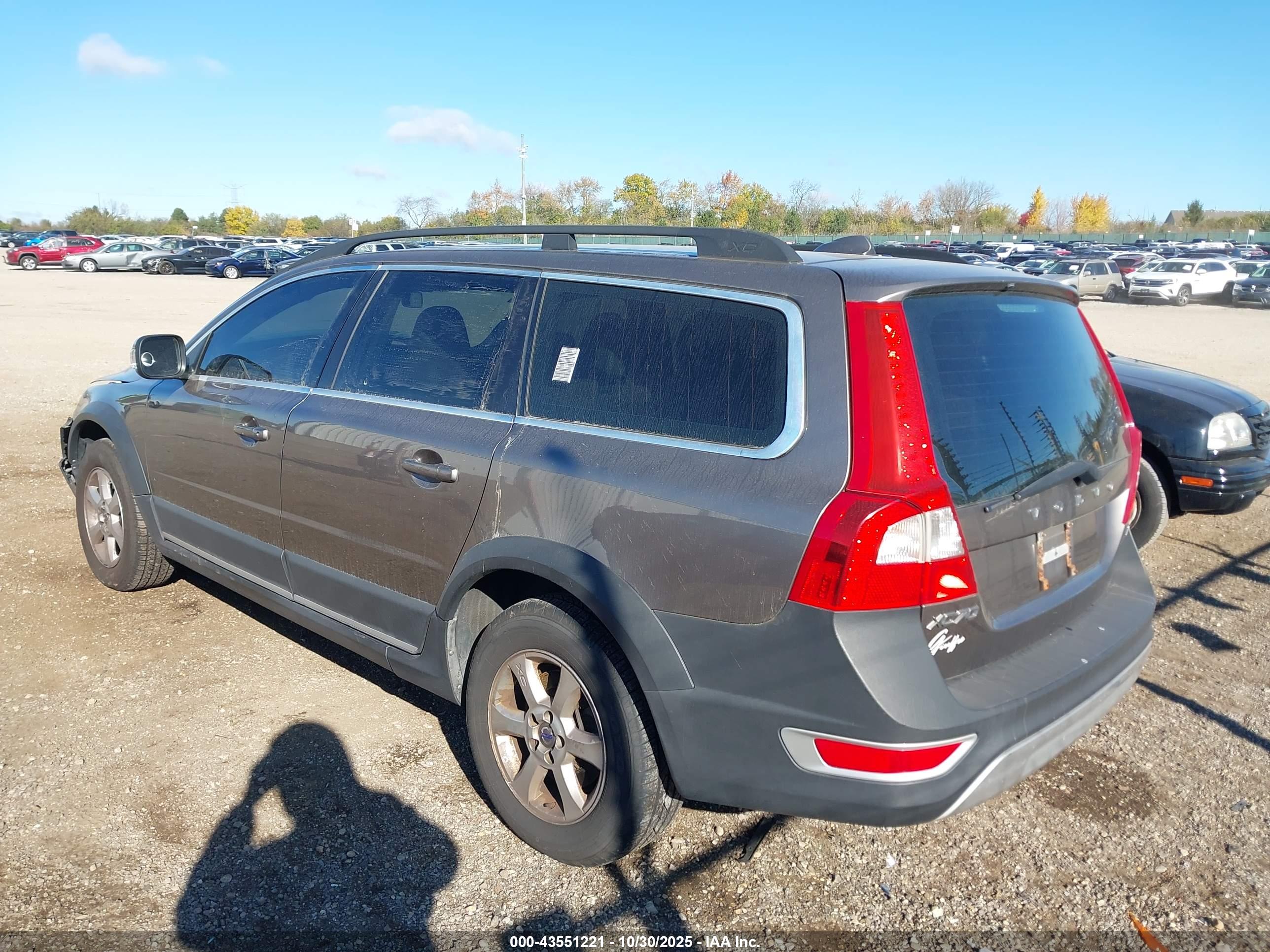 VOLVO XC70 image 3
