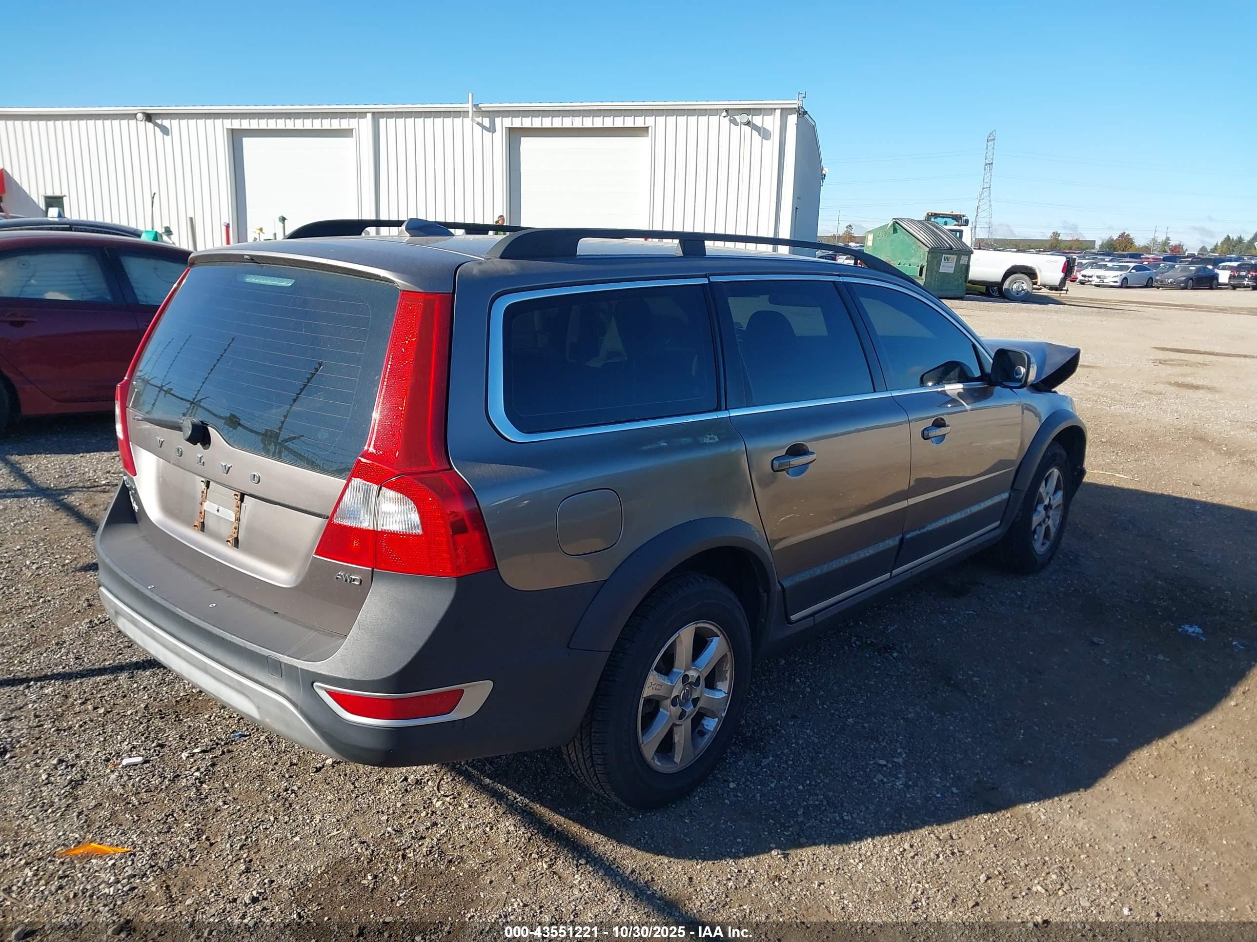 VOLVO XC70 image 4