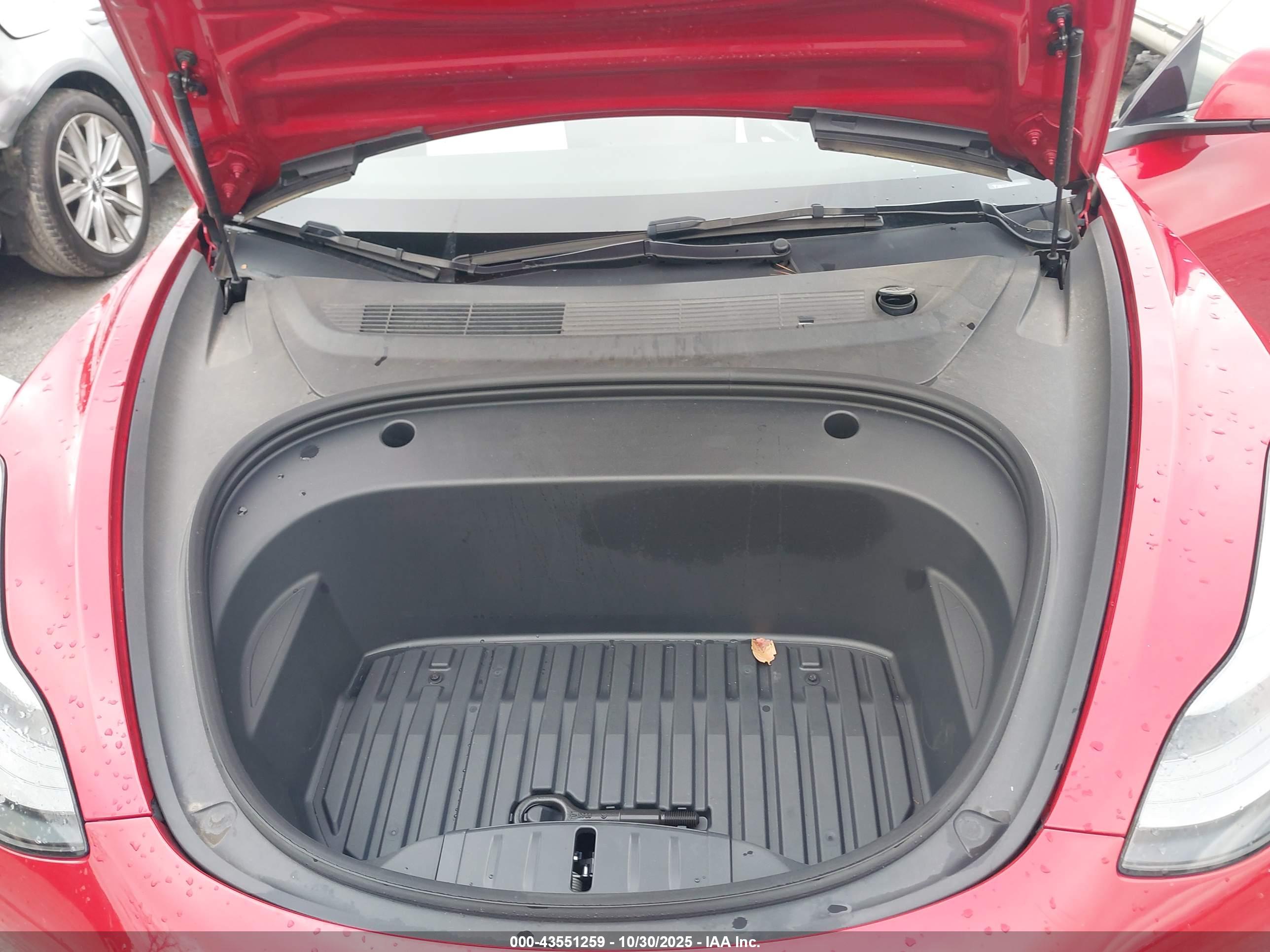 TESLA MODEL image 10