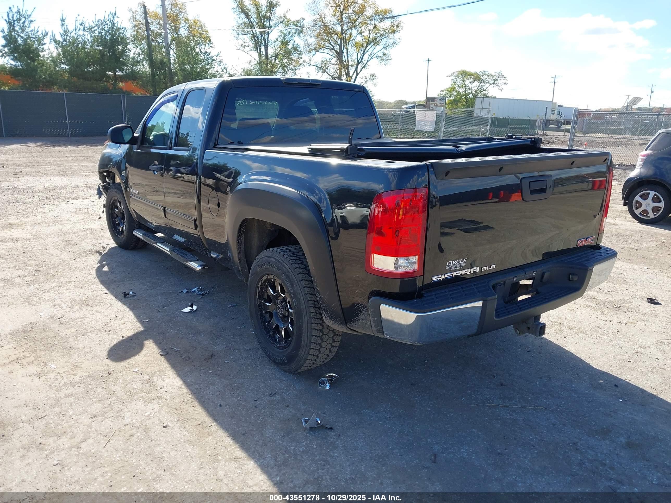 GMC SIERRA image 3