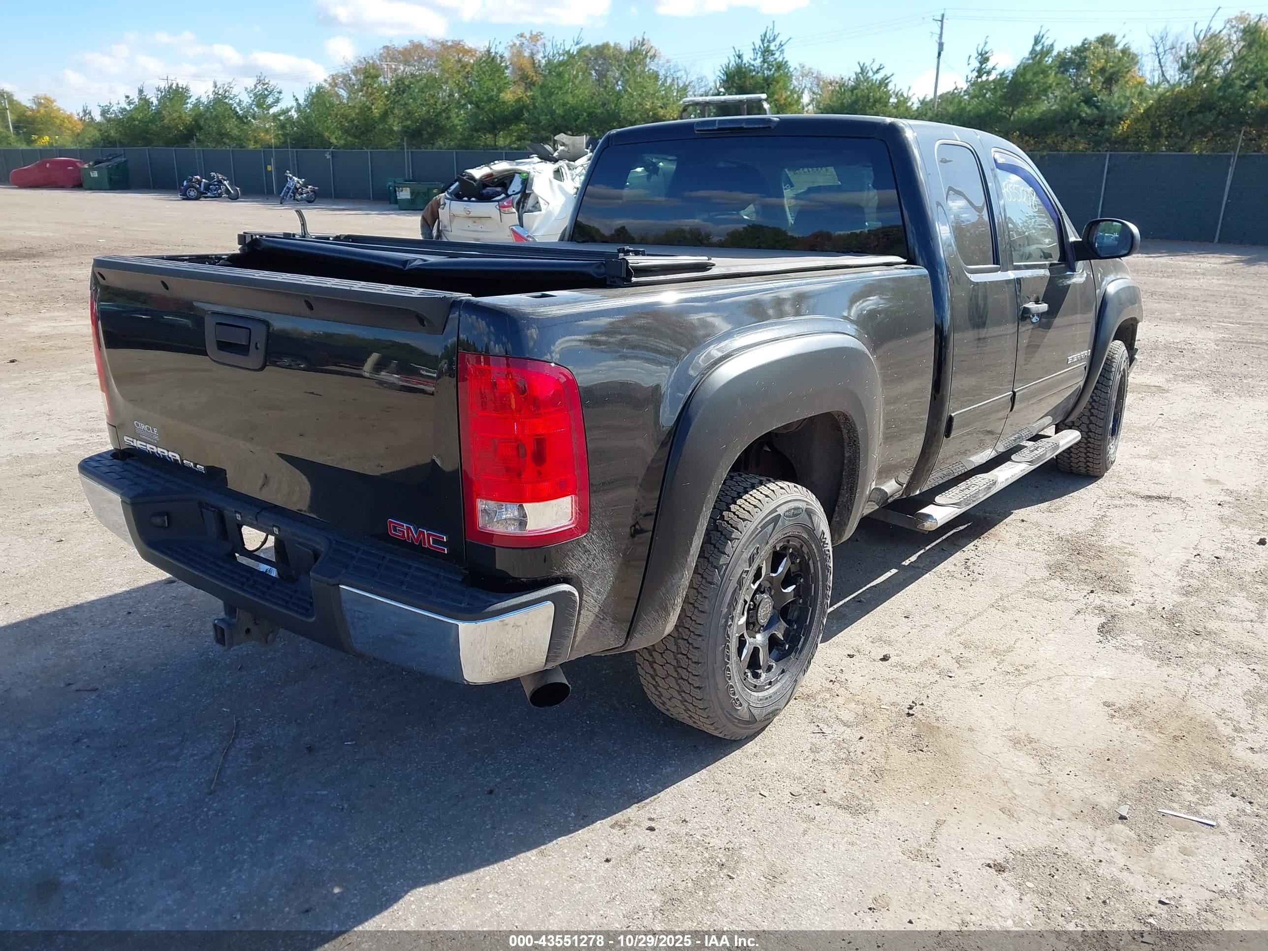 GMC SIERRA image 4