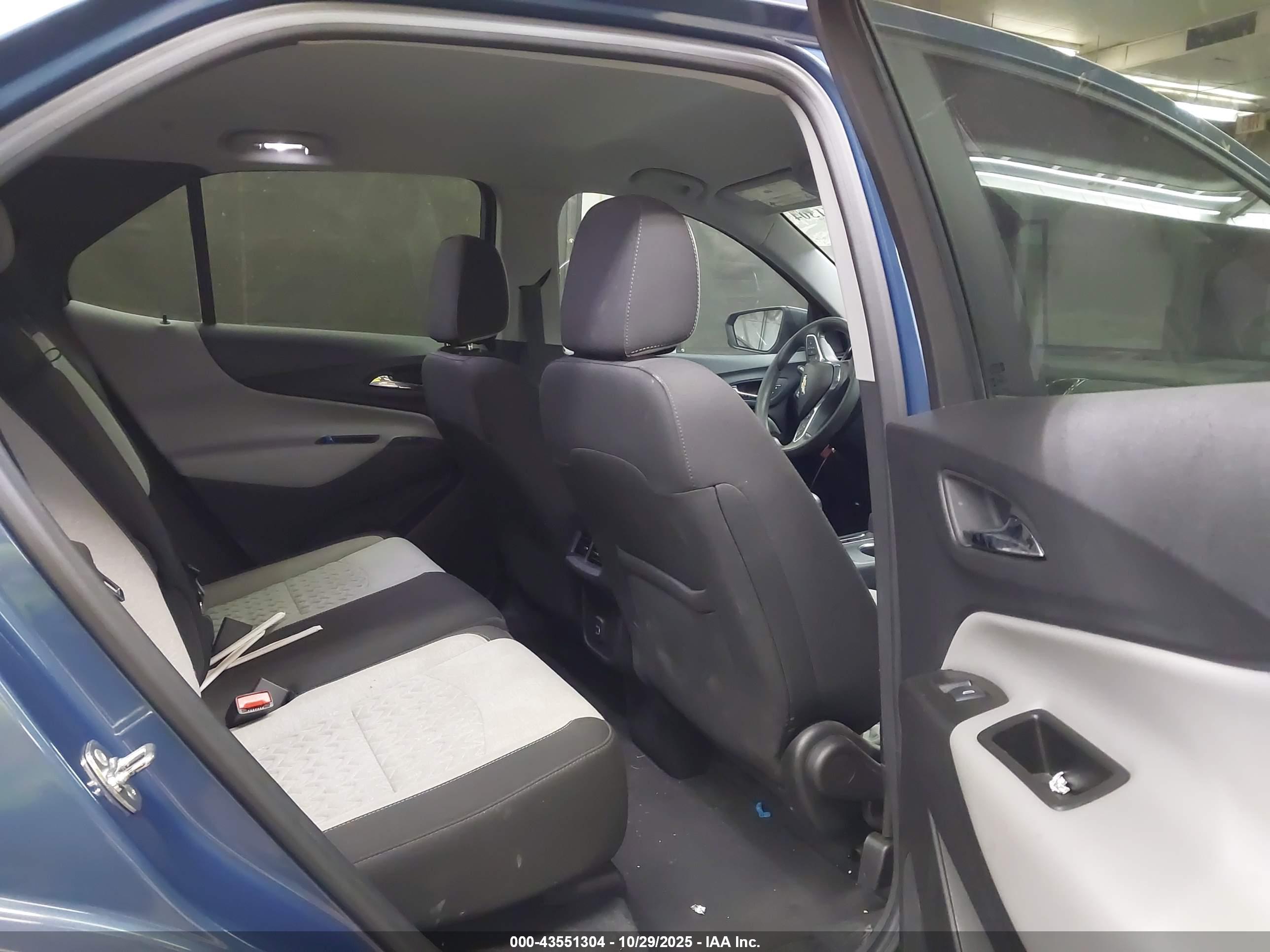 CHEVROLET EQUINOX image 8