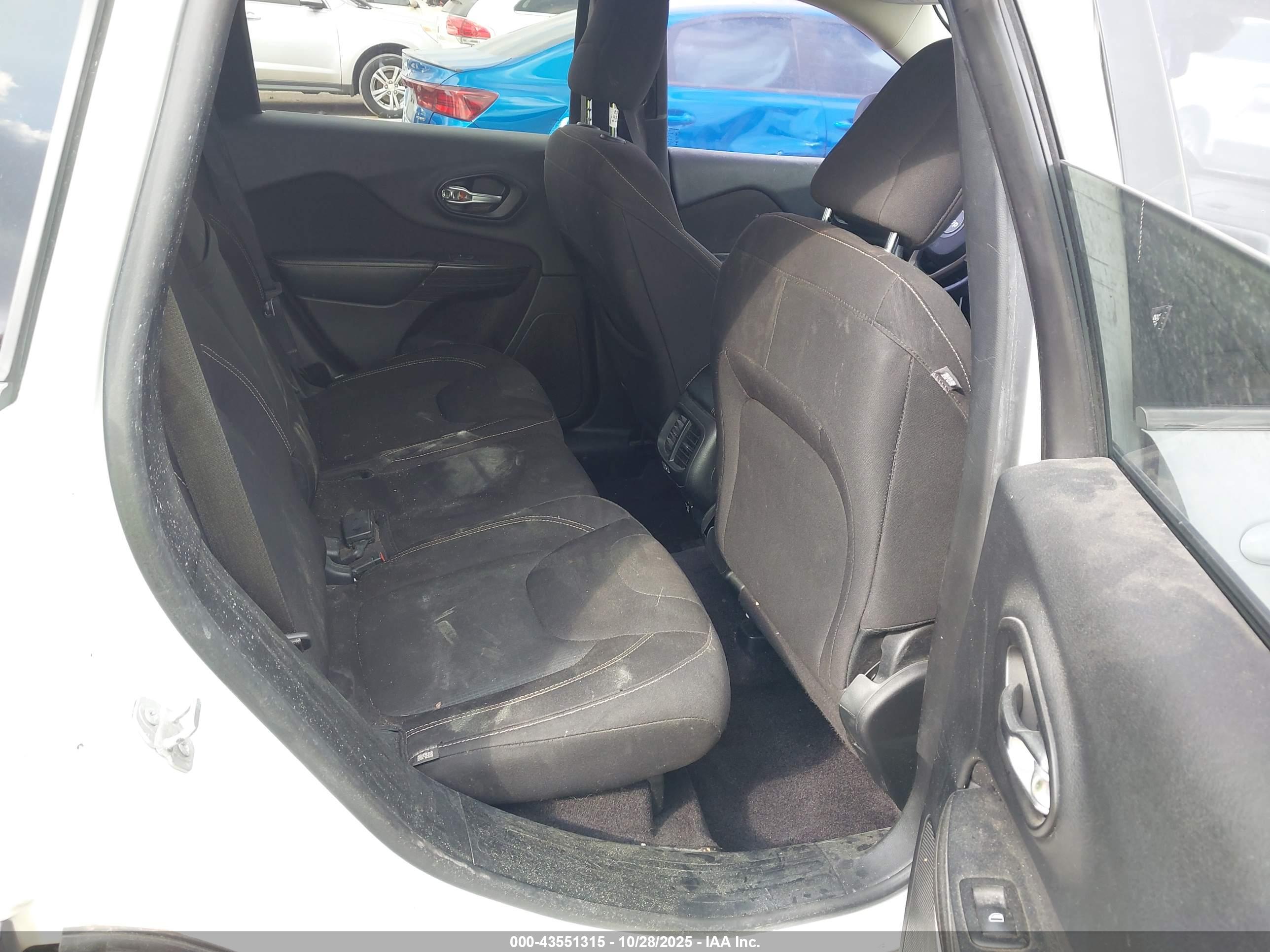 JEEP CHEROKEE image 8
