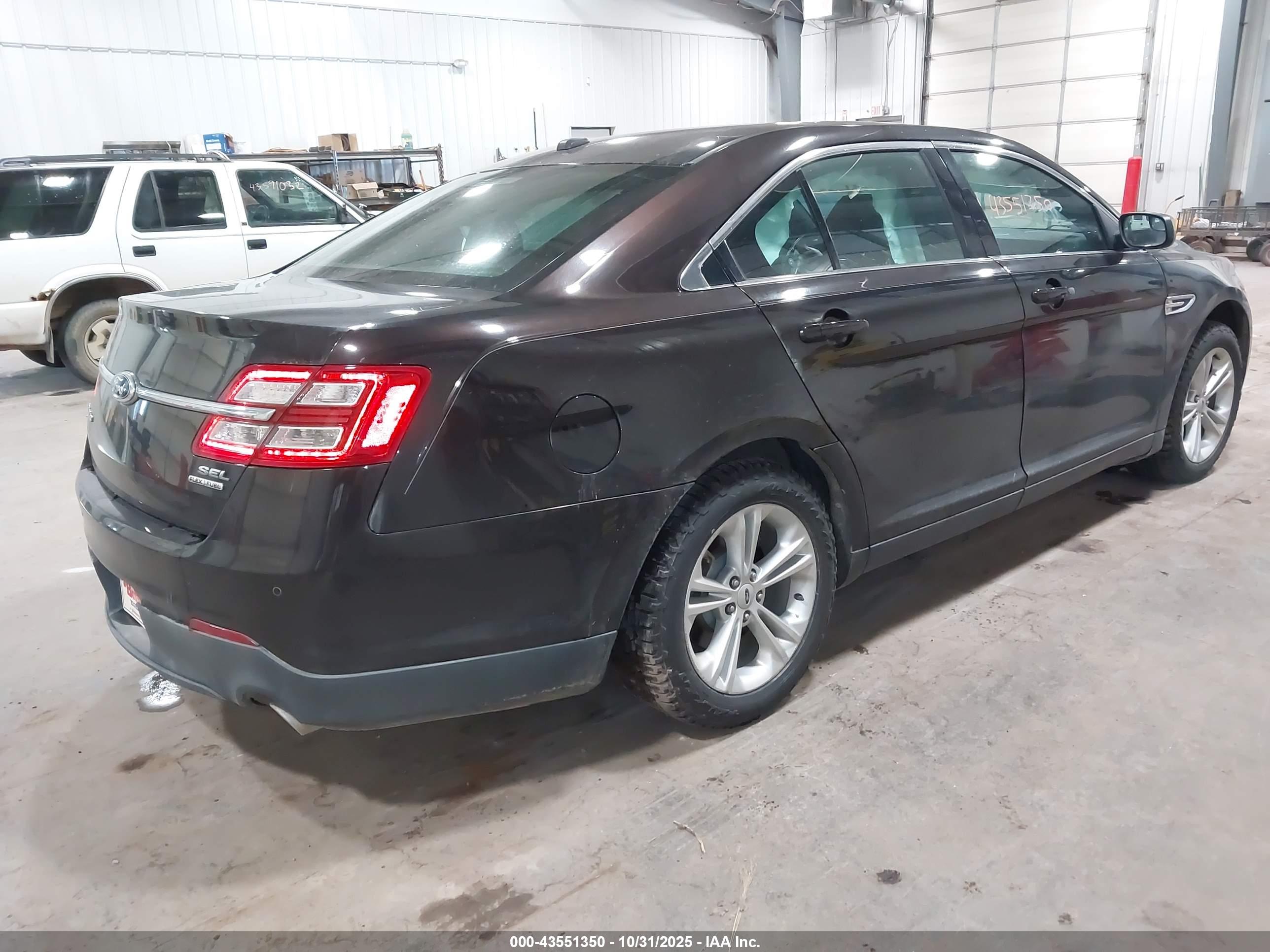 FORD TAURUS image 4
