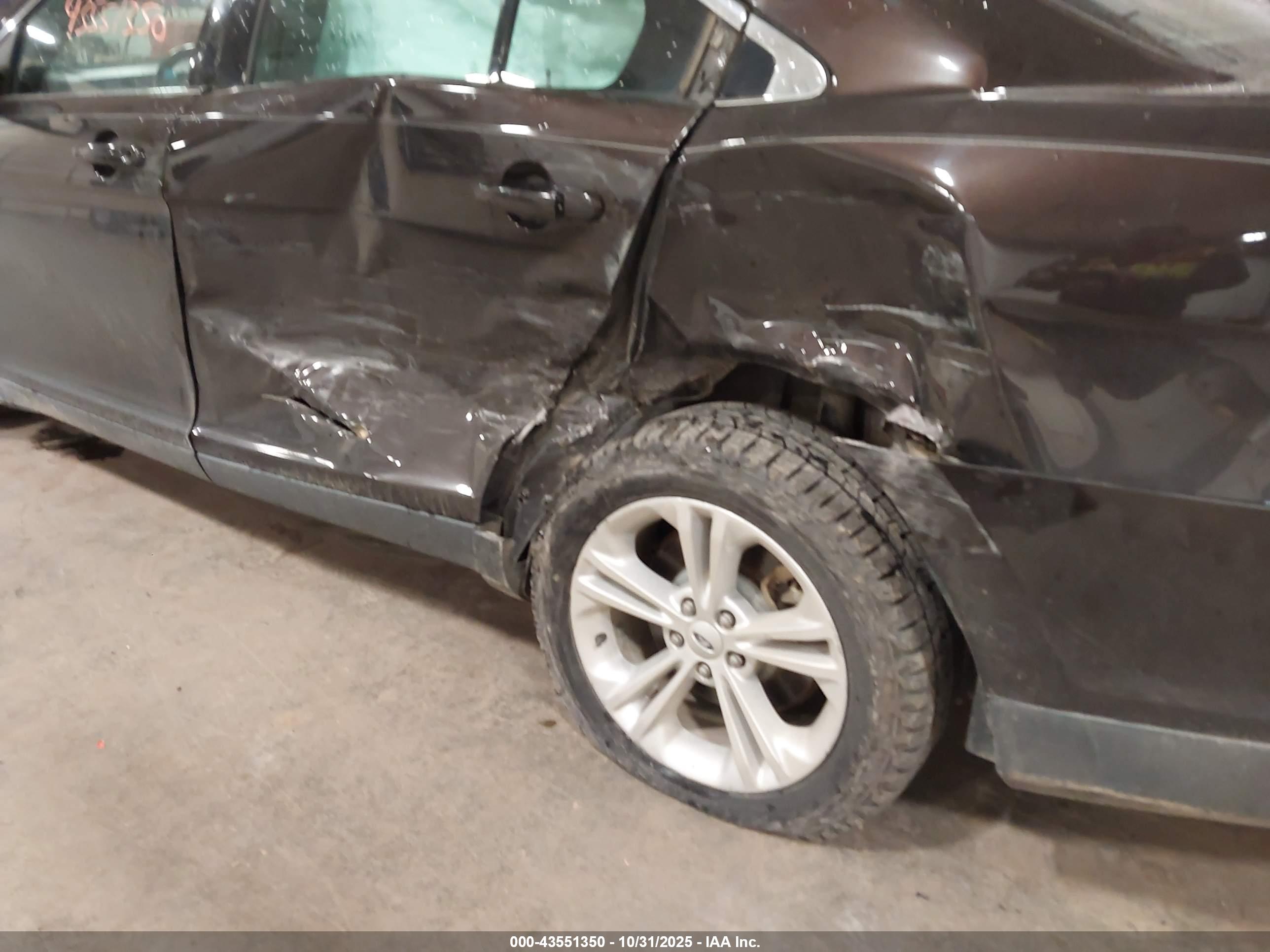 FORD TAURUS image 6