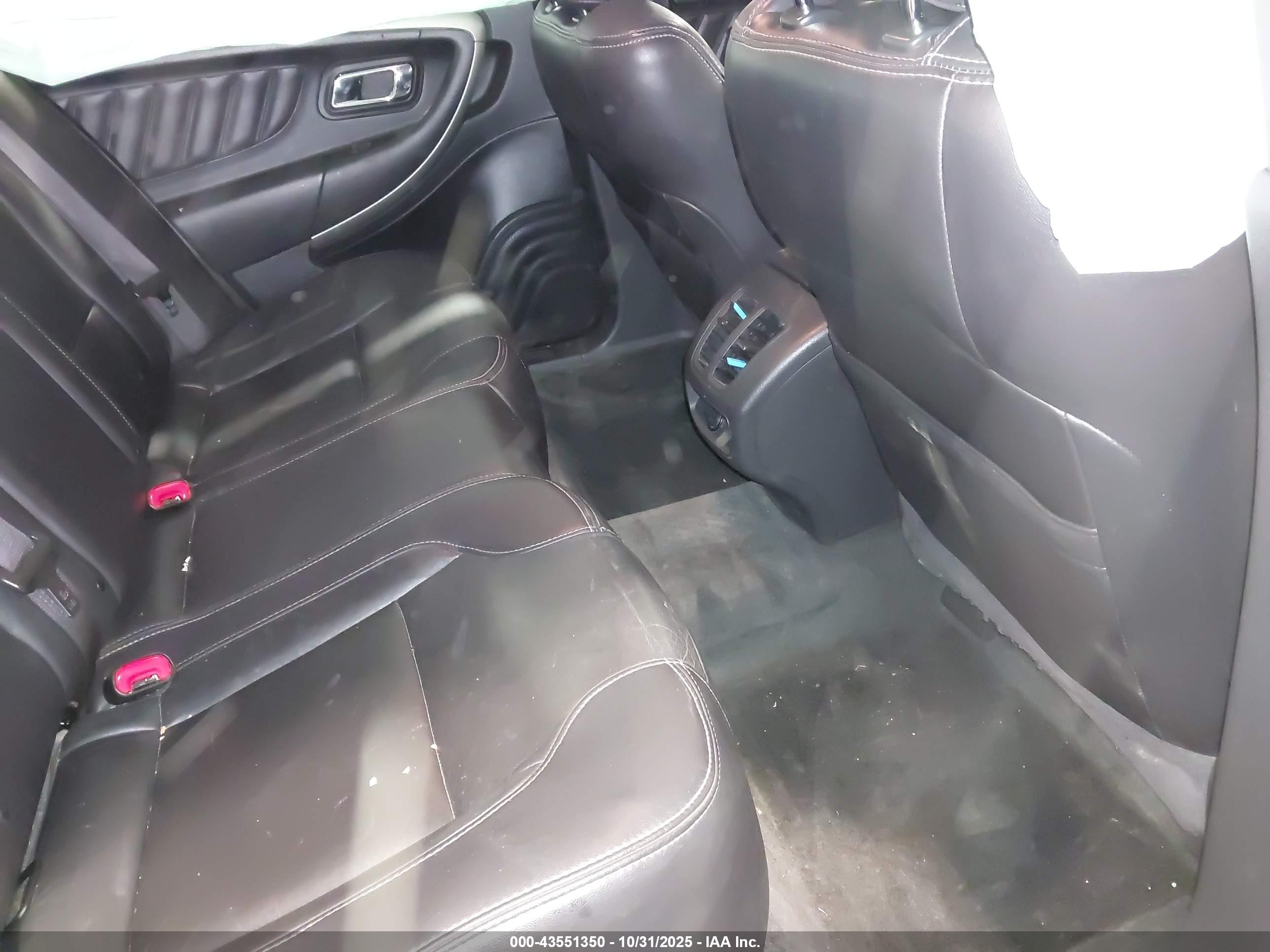 FORD TAURUS image 8