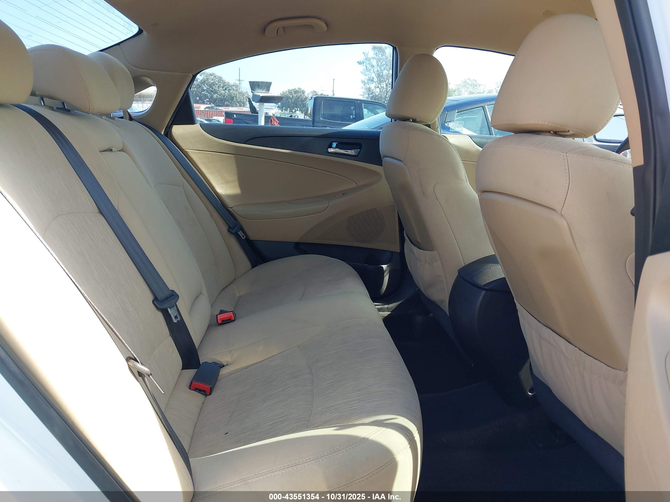 HYUNDAI SONATA image 8
