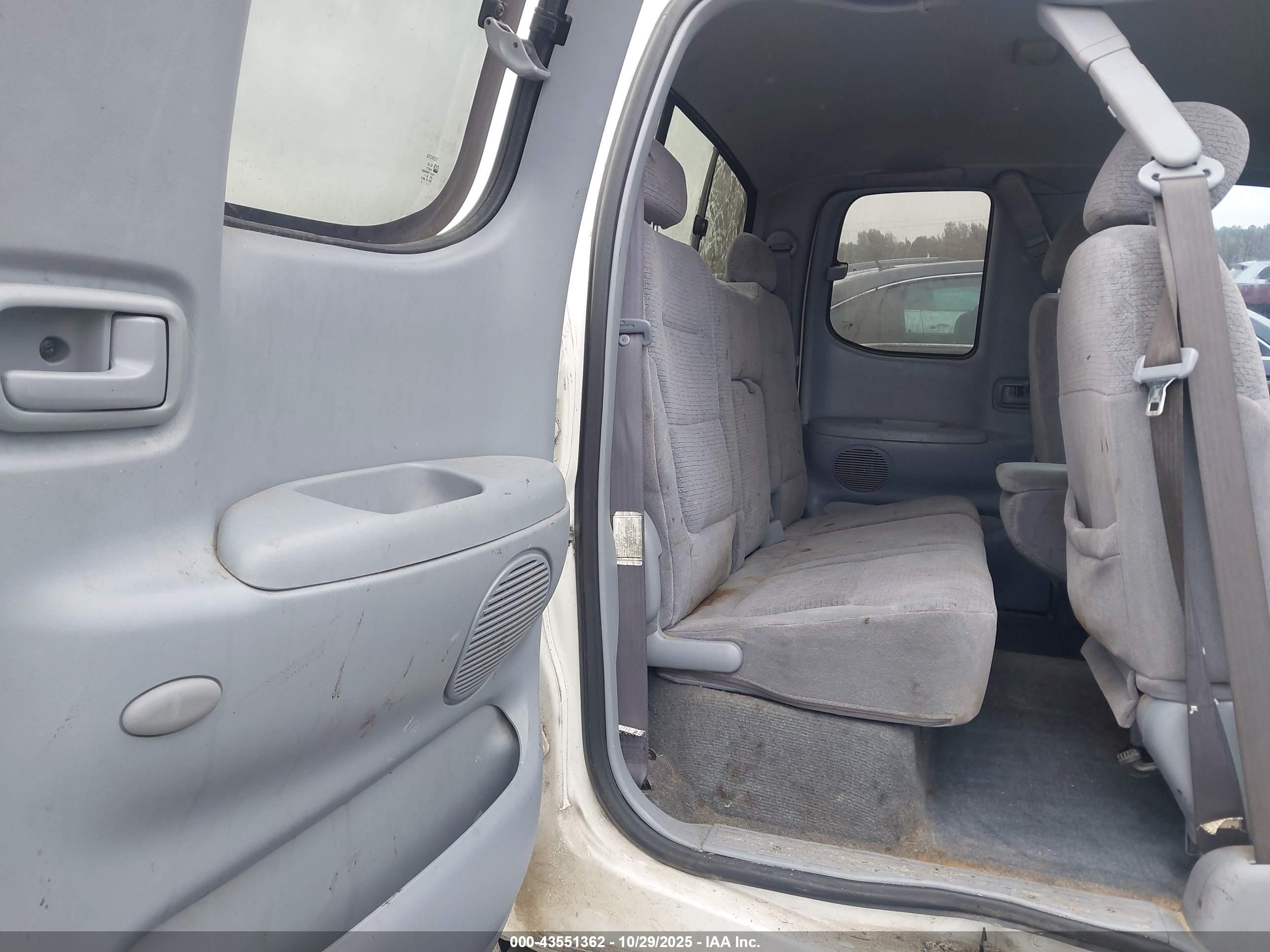 TOYOTA TUNDRA image 8