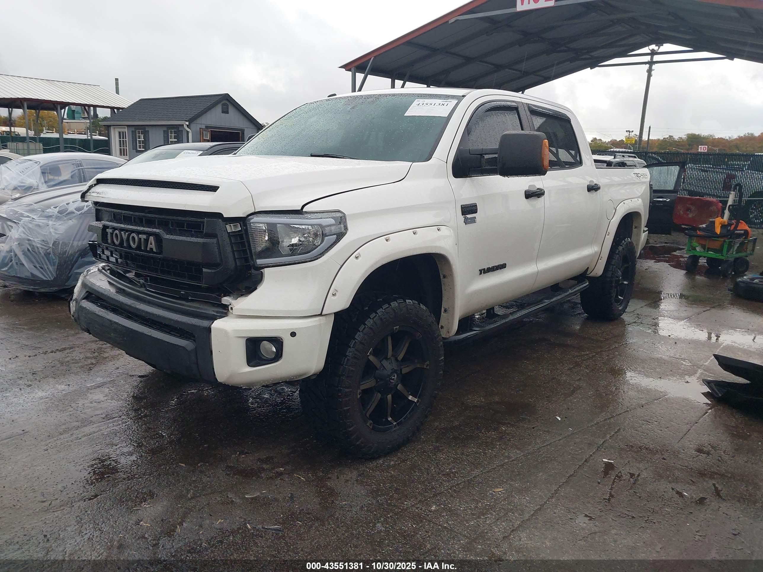 TOYOTA TUNDRA image 2